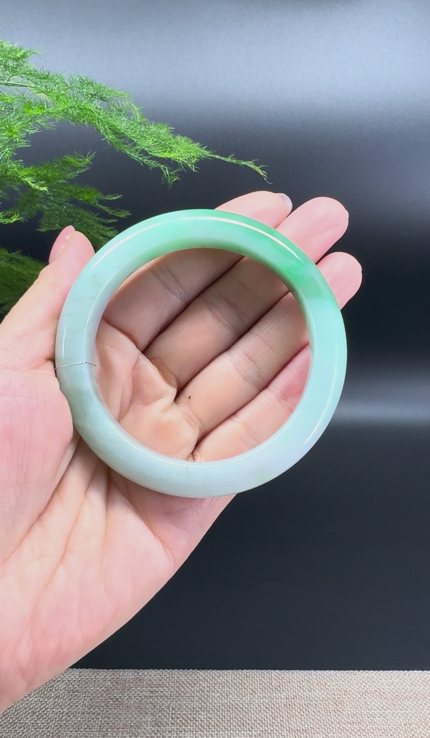 Load and play video in Gallery viewer, Genuine Burmese Bright Green Jade Jadeite Bangle Bracelet ( 58.4mm )
