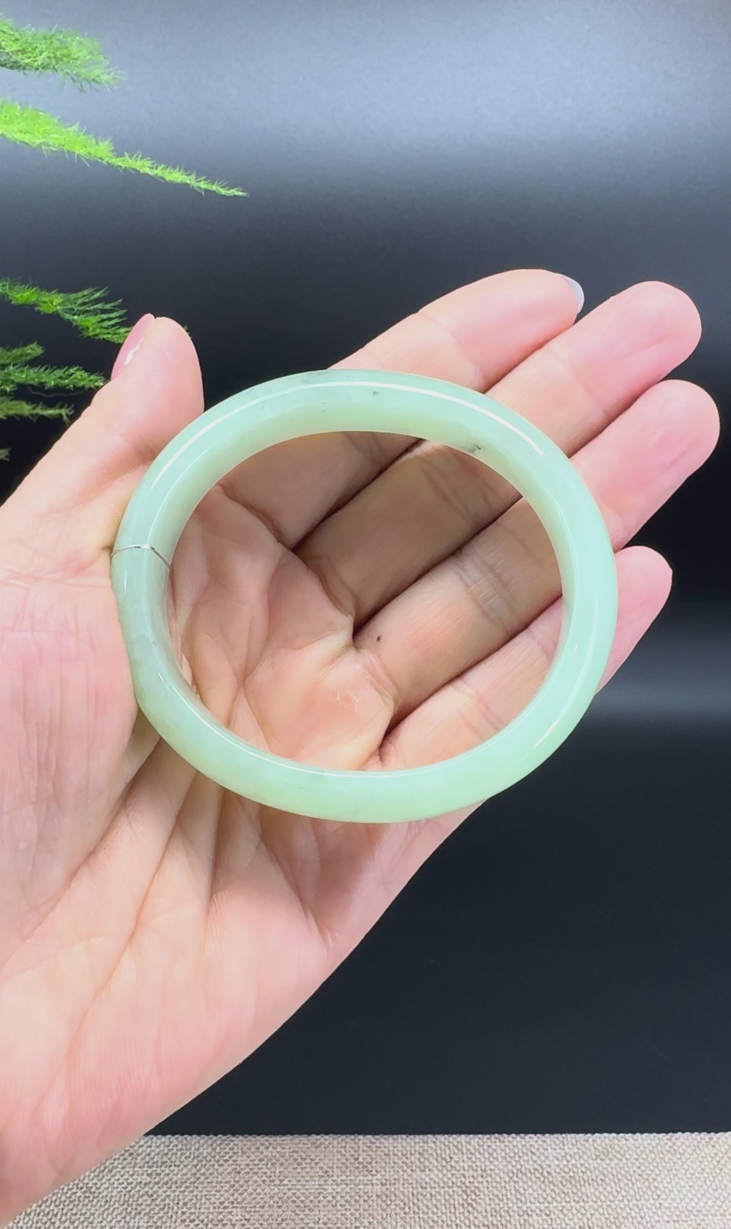 Load and play video in Gallery viewer, Genuine Burmese Green Jade Jadeite Bangle Bracelet (56.5*49.5mm)
