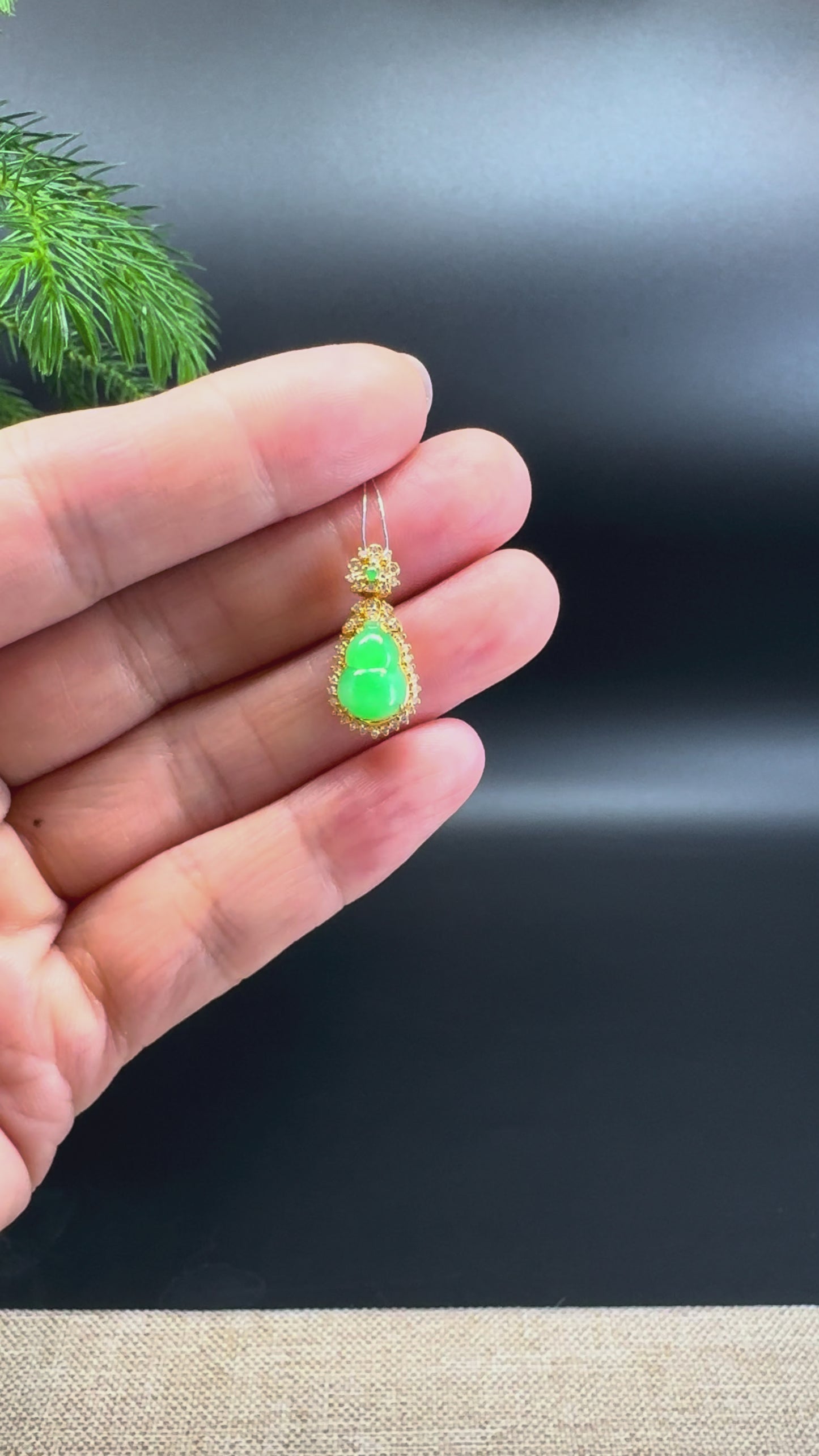 Load and play video in Gallery viewer, Genuine Green Jadeite Jade Mini Hulu Necklace With 18K Yellow Gold Diamonds Bail
