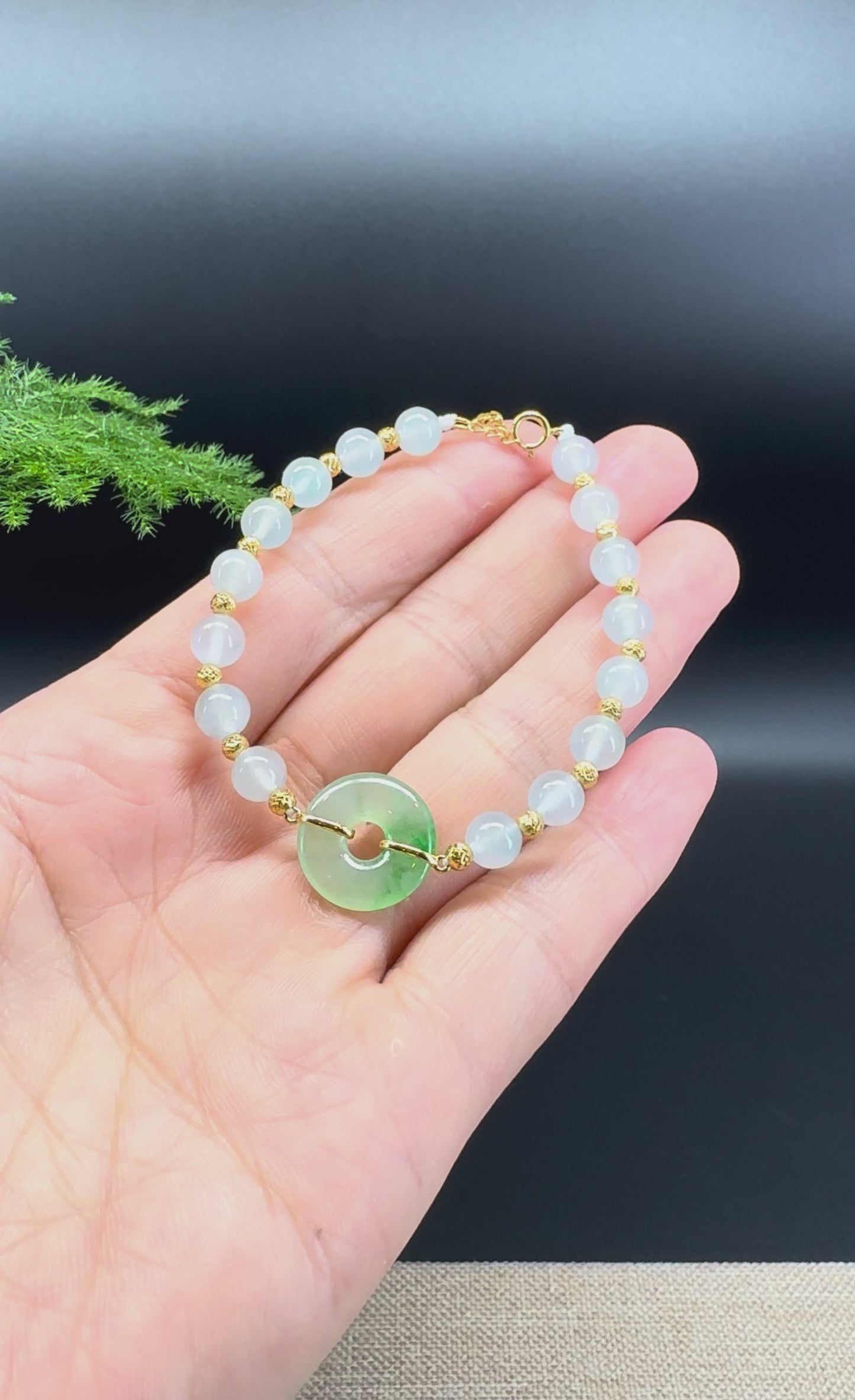 Load and play video in Gallery viewer, 18K Yellow Gold Money Beads With Green Koukou &amp;amp; Icy White Beads Bracelet (6mm)

