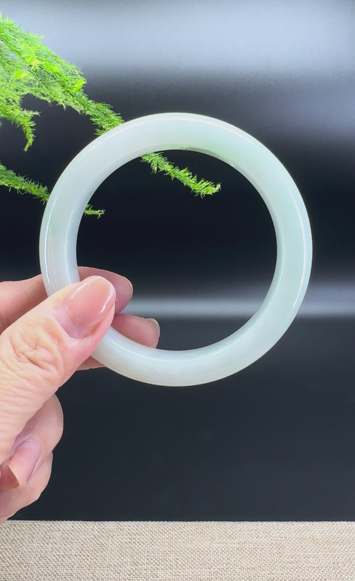 Load and play video in Gallery viewer, Genuine Burmese Green Jade Jadeite Bangle Bracelet ( 58.6mm )
