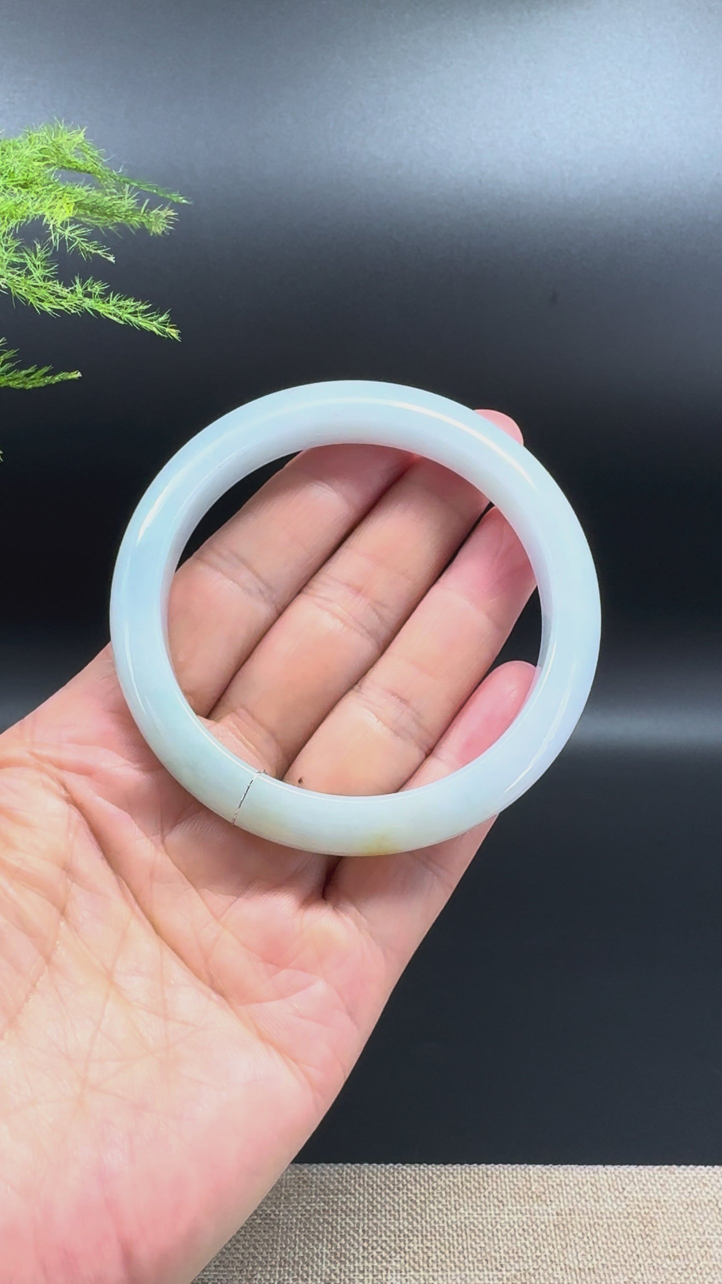 Load and play video in Gallery viewer, Genuine Burmese Green &amp;amp; Sajin Jadeite Jade Bangle Bracelet (59.4mm)
