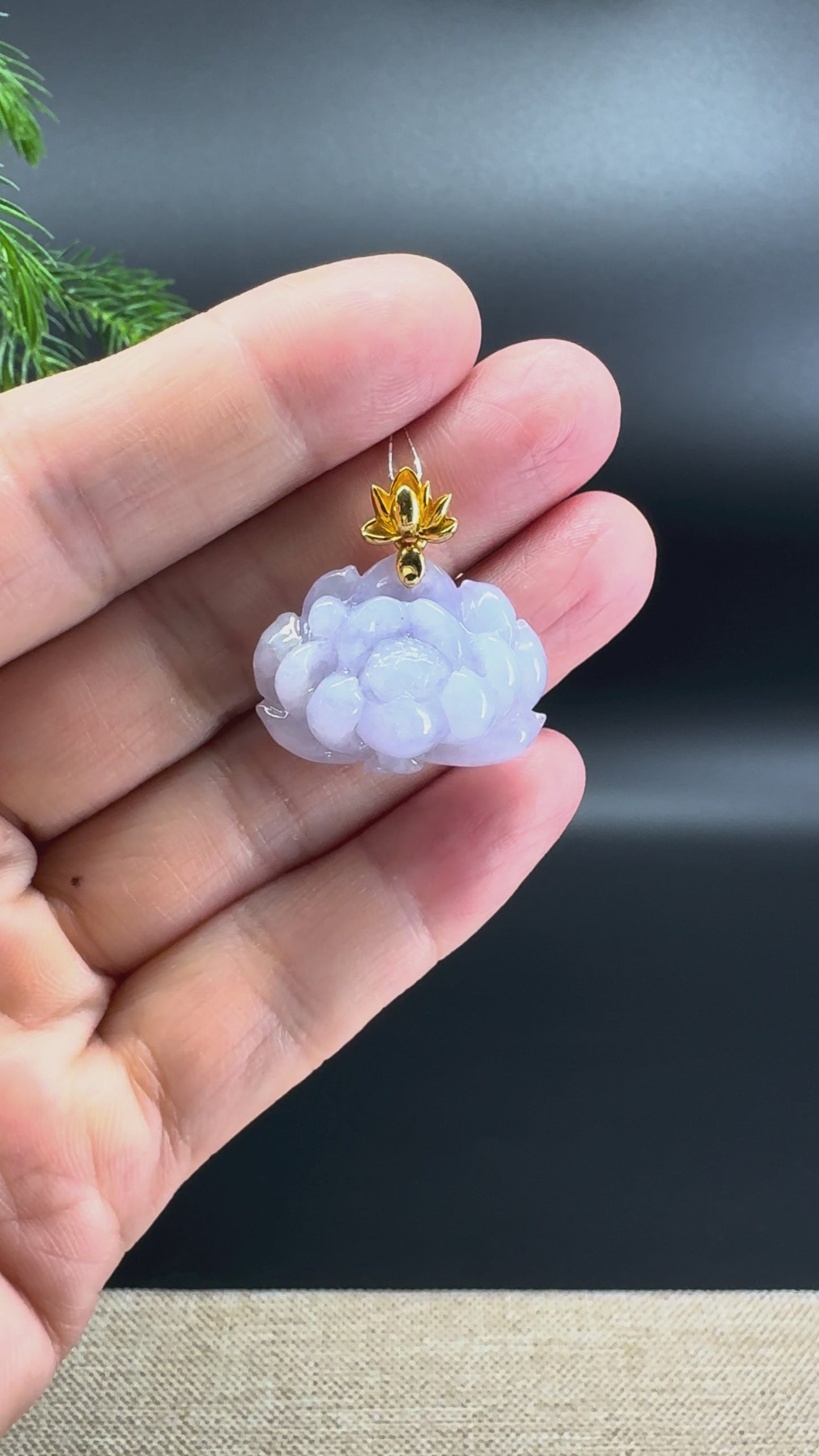 Natural 18K Yellow Gold Burmese Lavender Jadeite Jade Lotus Flower Pendant