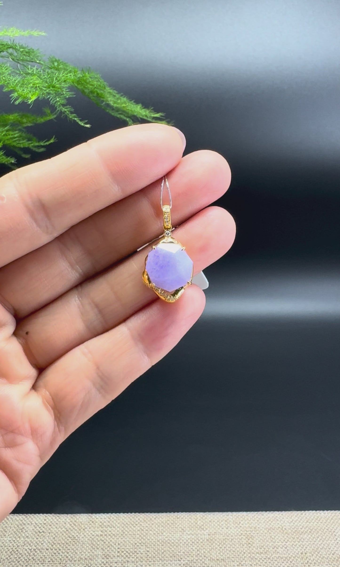 Load and play video in Gallery viewer, RealJade® 18K Yellow Gold Lavender Polygon Jadeite Jade Pendant Necklace With Diamonds

