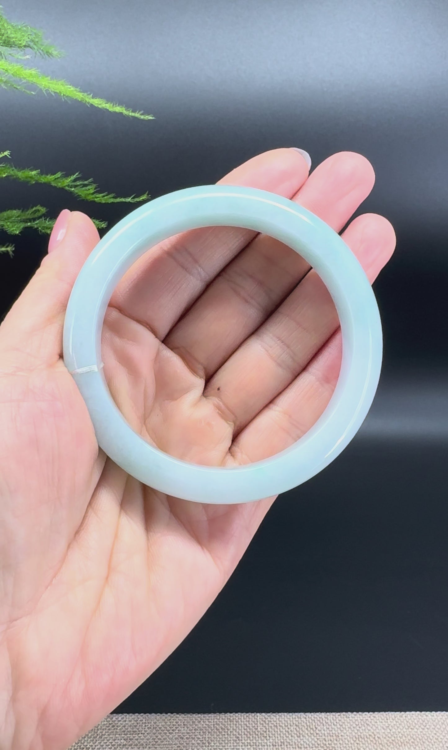 Load and play video in Gallery viewer, Genuine Burmese Green Jade Jadeite Bangle Bracelet ( 58.6mm )
