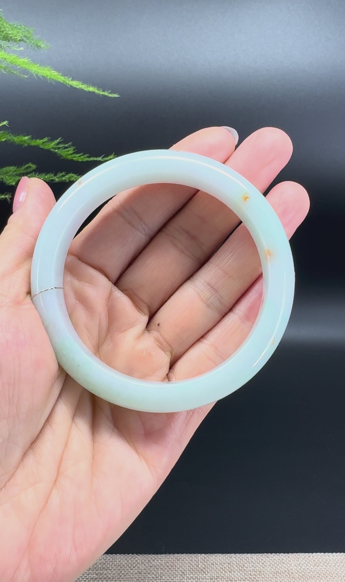 Load and play video in Gallery viewer, Genuine Burmese Green Jade Jadeite Bangle Bracelet ( 58.8mm )
