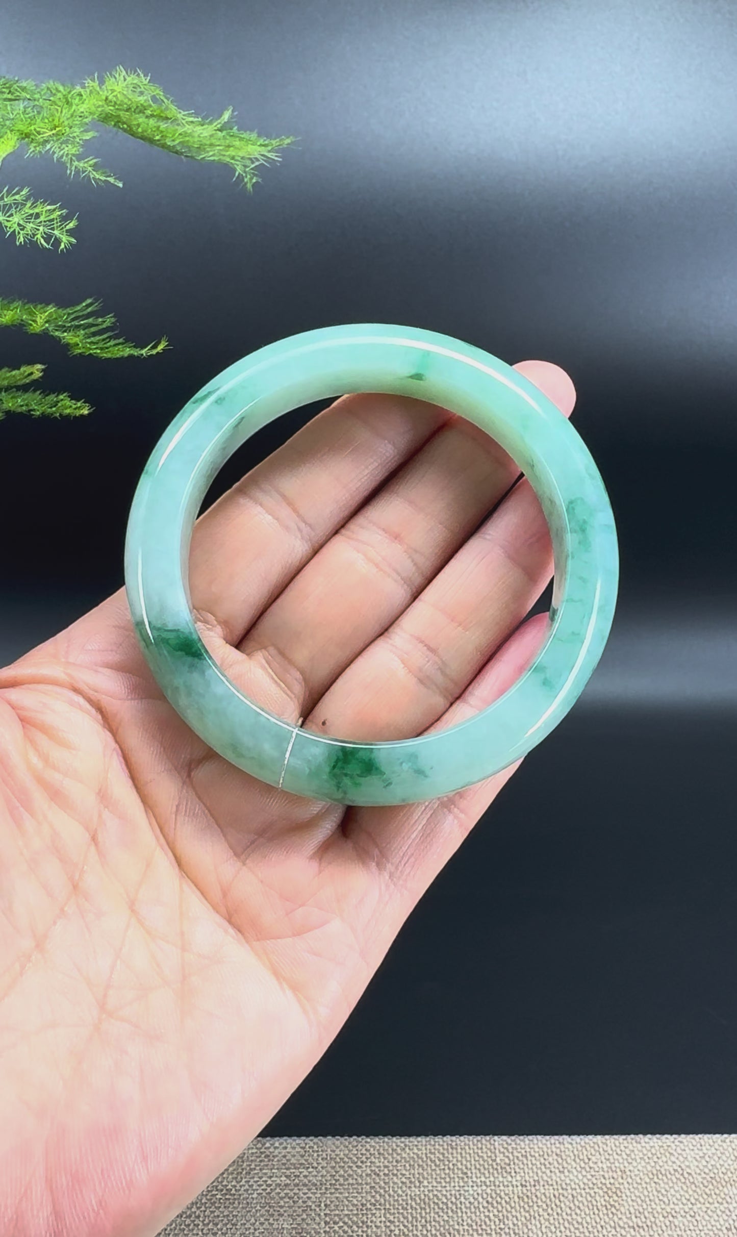 Load and play video in Gallery viewer, Genuine Burmese Green Jade Jadeite Bangle Bracelet (57.5mm)
