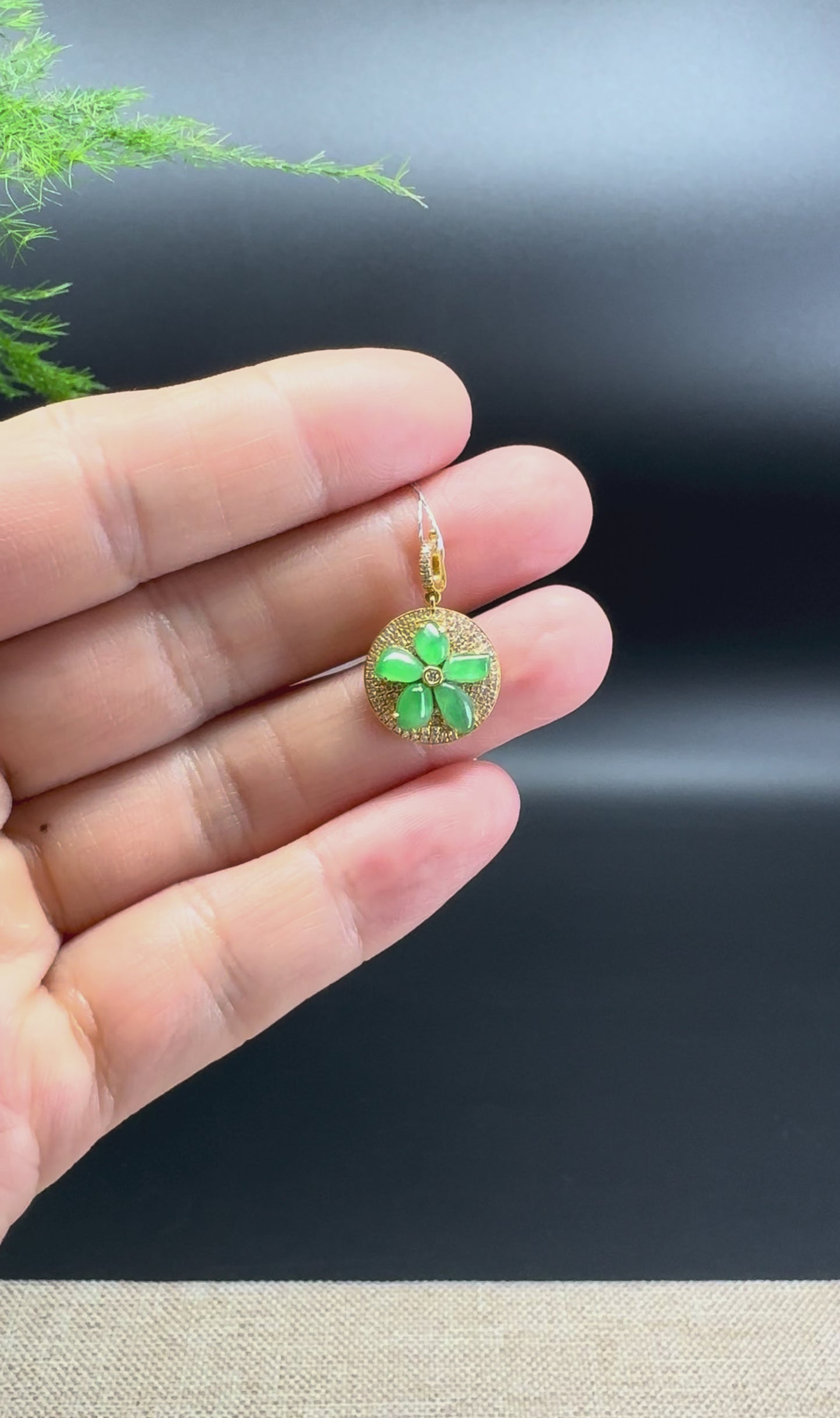 Load and play video in Gallery viewer, RealJade® 18k Gold Genuine imperial Jadeite Flower Pendant Necklace With Diamond
