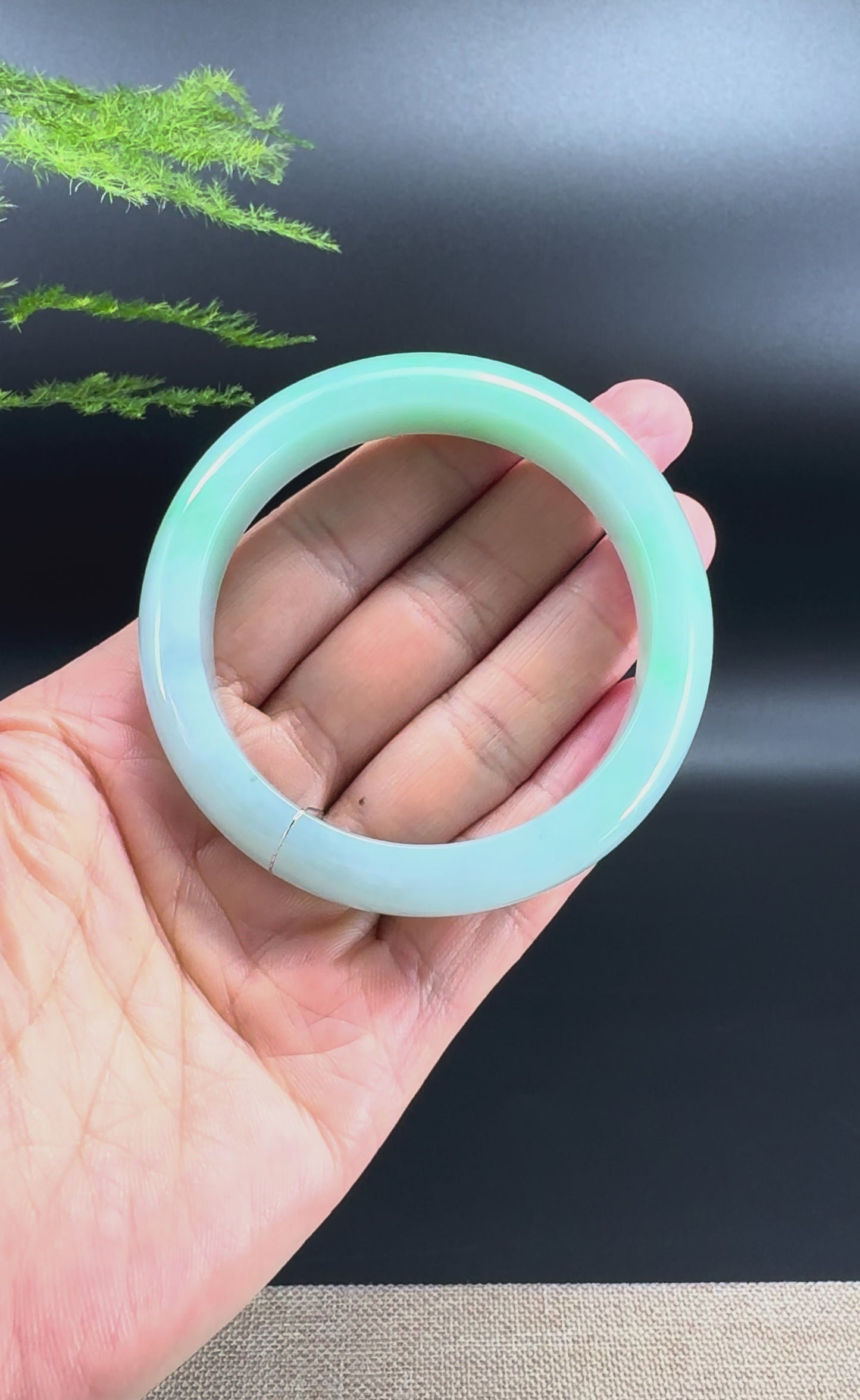 Load and play video in Gallery viewer, Genuine Burmese Apple  Green Jade Jadeite Bangle Bracelet ( 55.8mm )
