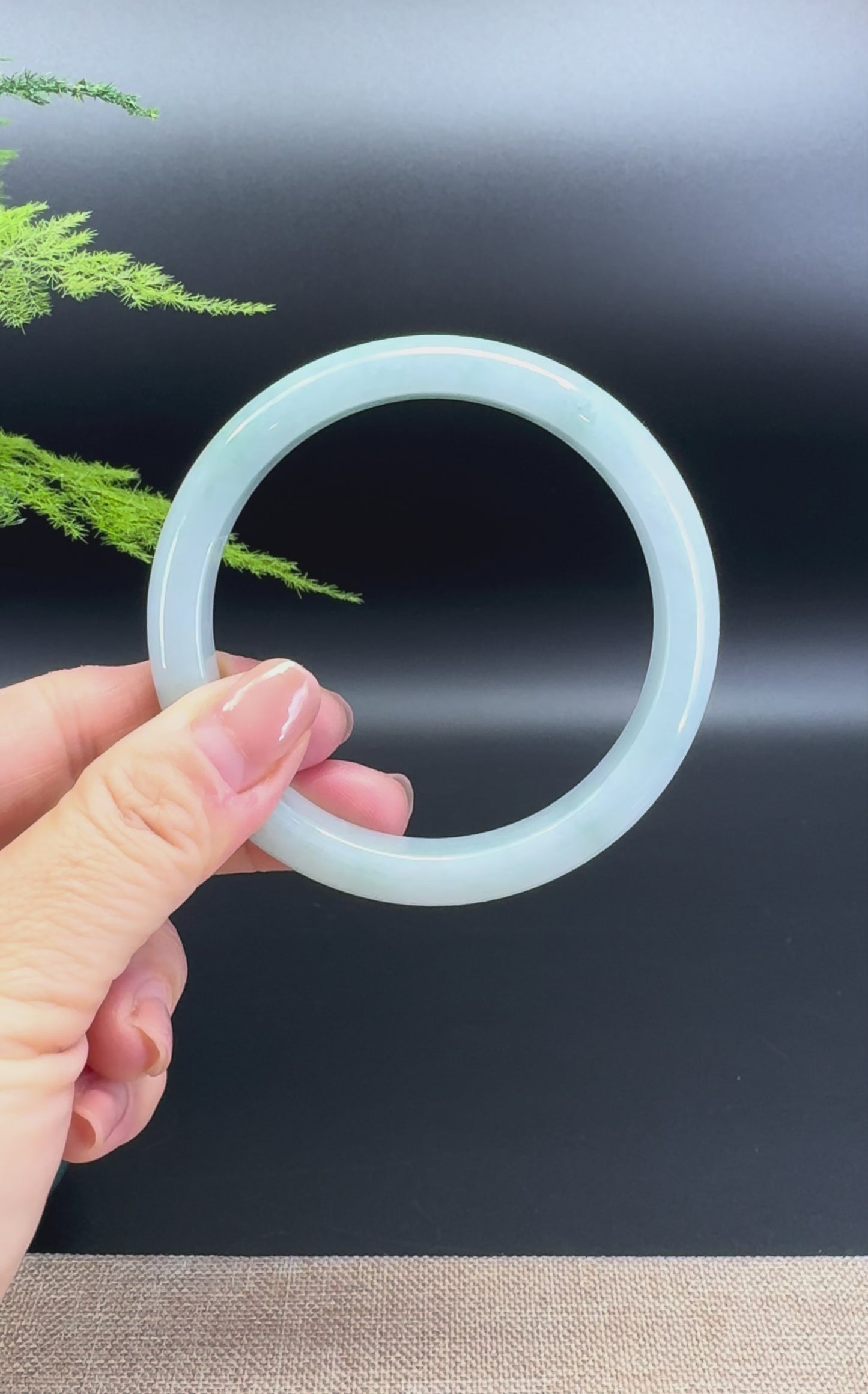 Load and play video in Gallery viewer, Genuine Burmese Green Jade Jadeite Bangle Bracelet ( 62.2mm )
