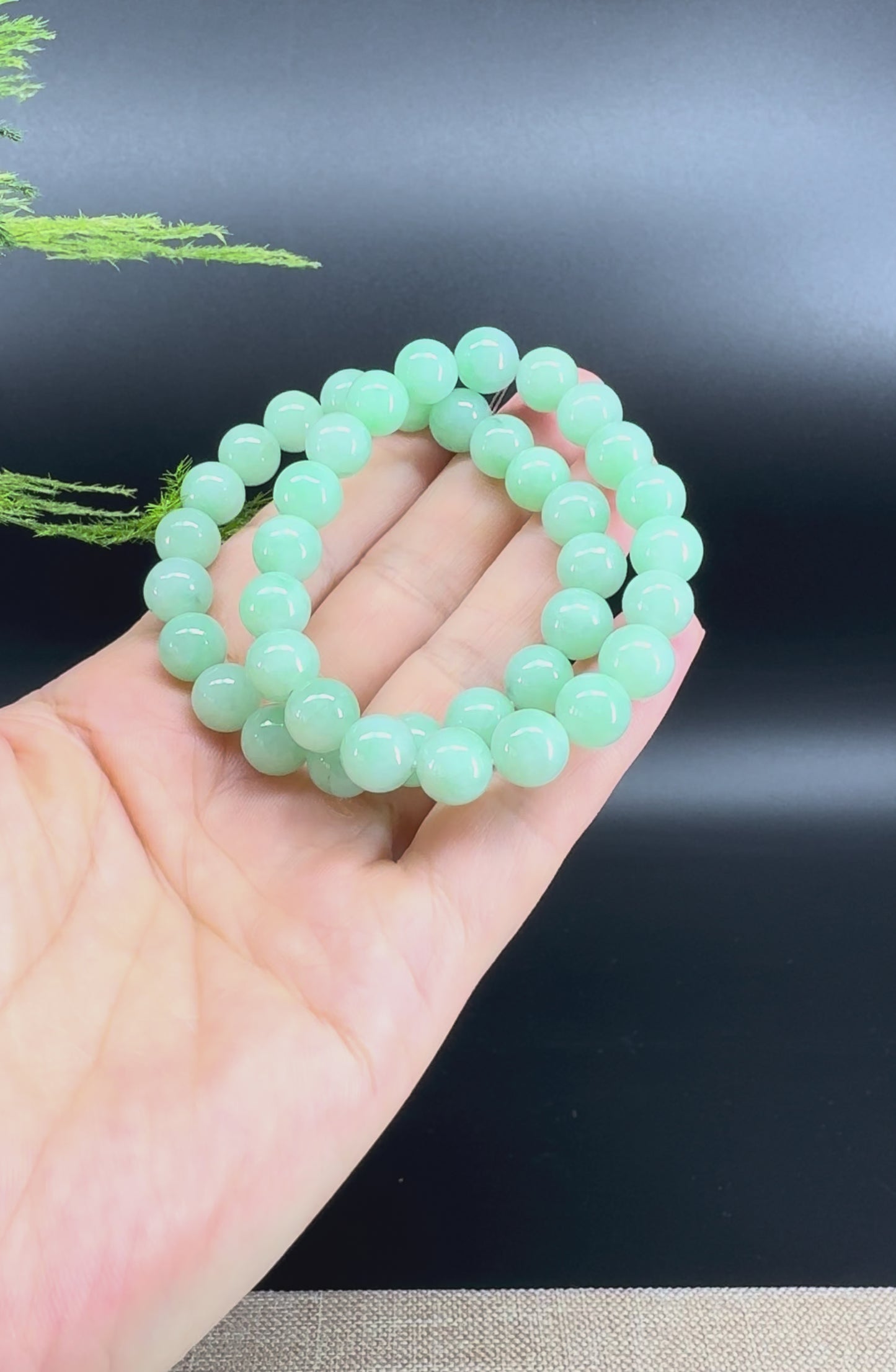 Load and play video in Gallery viewer, Jadeite Jade 9 mm Round  Apple Green Beads Bracelet ( 9.2mm )
