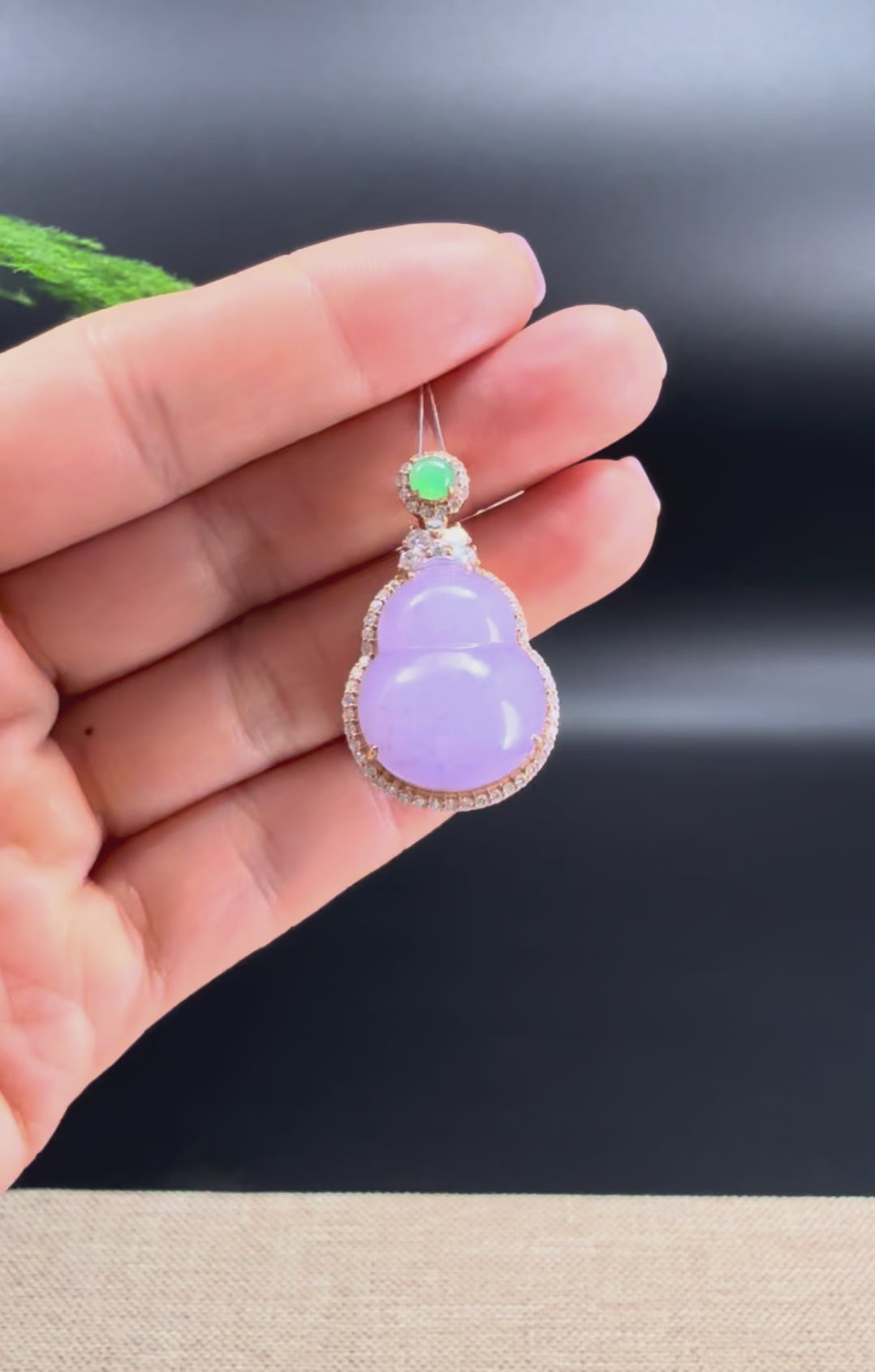 Load and play video in Gallery viewer, RealJade® Co. 18K Rose Gold Genuine Lavender Jadeite Jade Hu Lu Necklace
