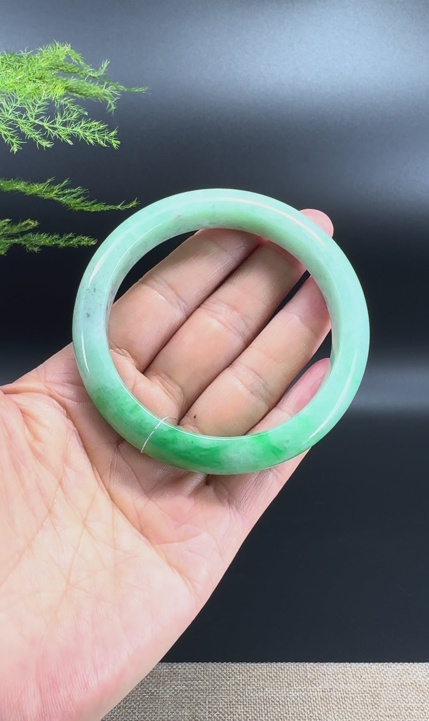 Load and play video in Gallery viewer, High Genuine Burmese Green Jade Jadeite Bangle Bracelet ( 60.4mm )
