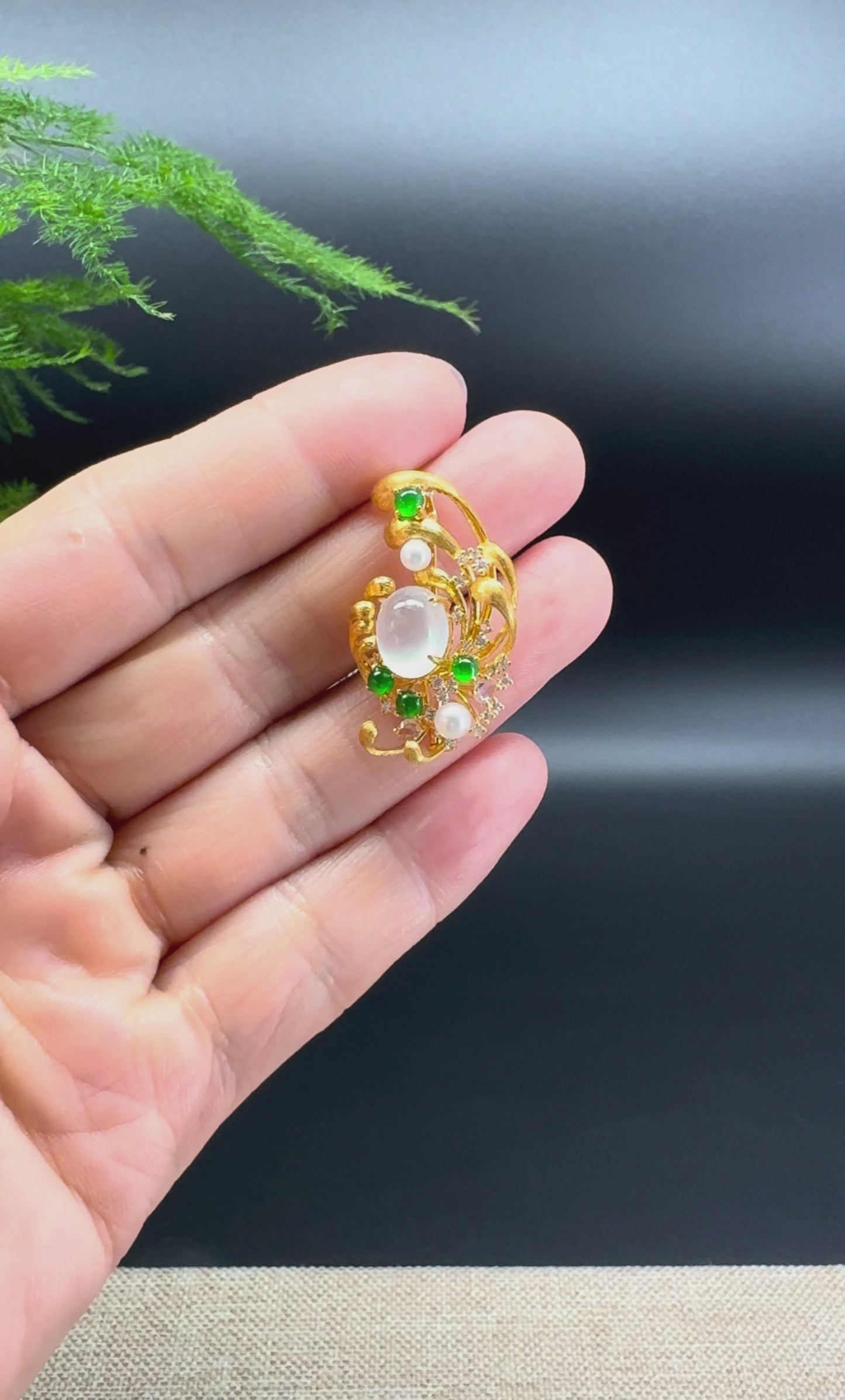 Load and play video in Gallery viewer, RealJade® 18k Yellow Gold Genuine Icy Jadeite Flower Brooch With Diamond
