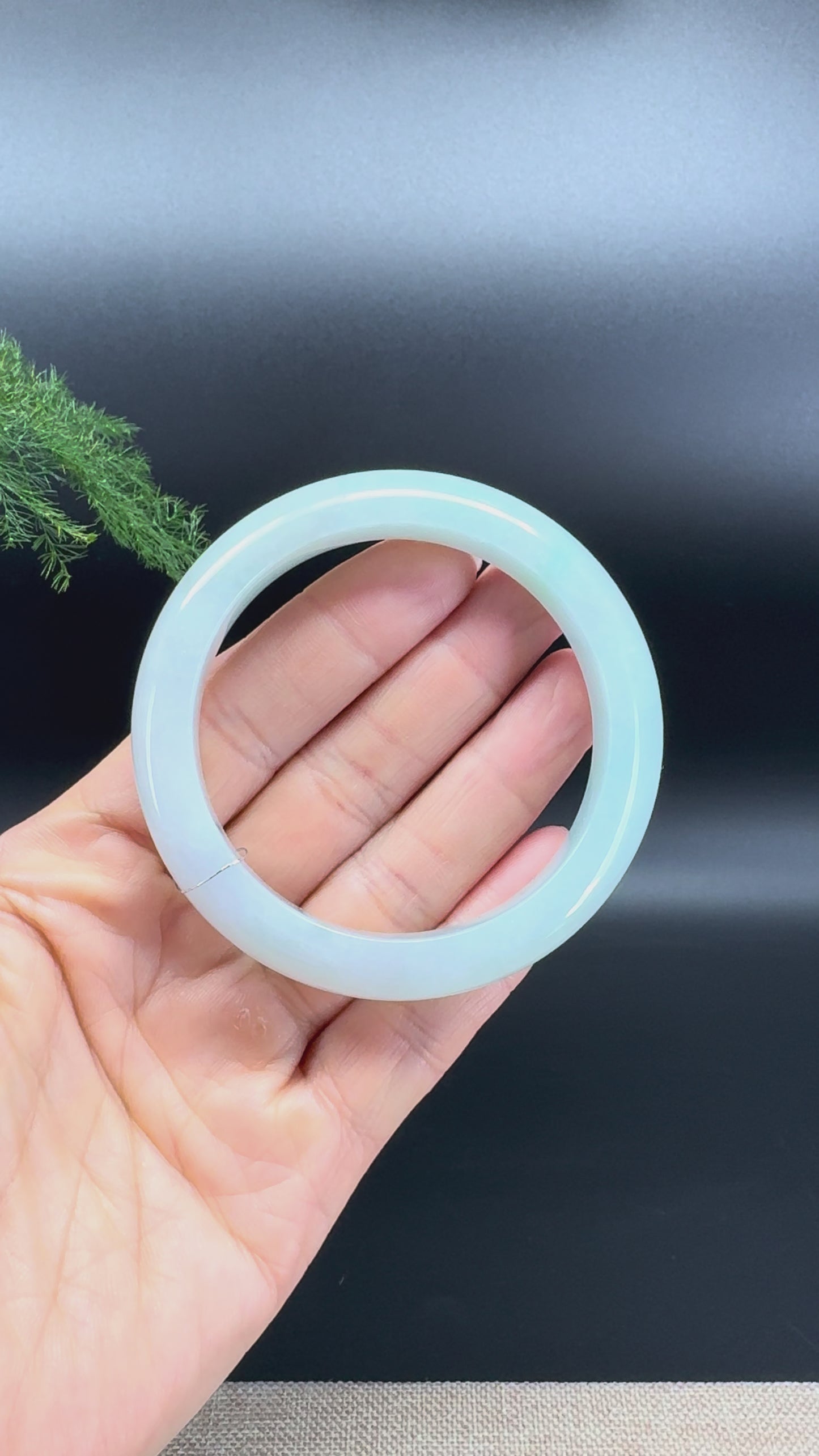 Load and play video in Gallery viewer, Genuine Burmese Green Jade Jadeite Bangle Bracelet ( 54.7mm )
