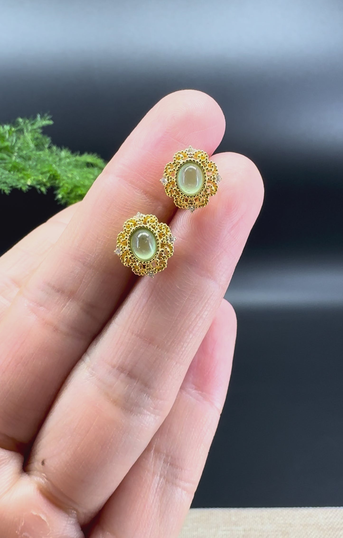 Load and play video in Gallery viewer, RealJade® 18k Yellow Gold Apple Green Jadeite Jade &amp;#39;Sunflower&amp;#39; Stud  Earrings
