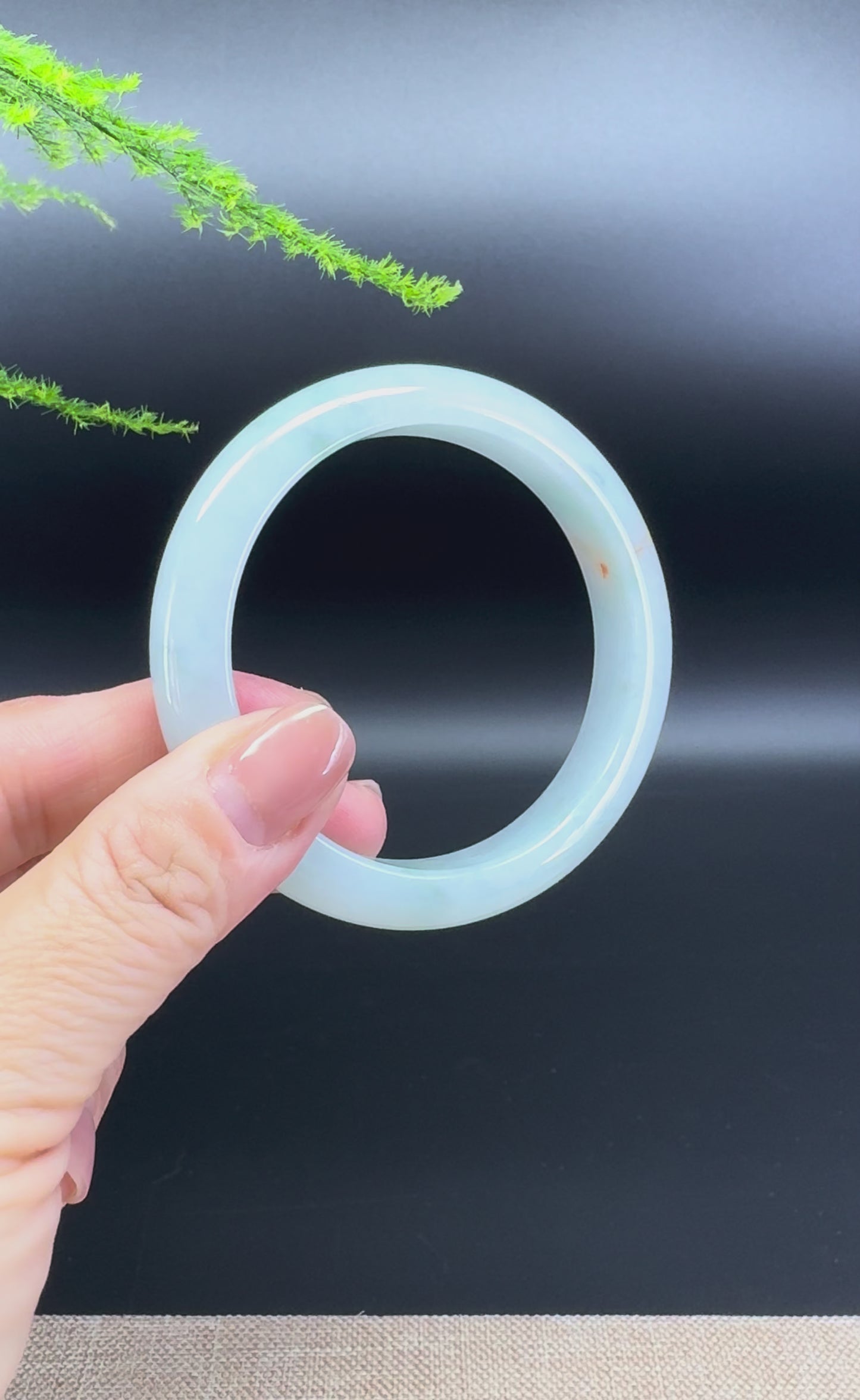 Load and play video in Gallery viewer, Genuine Burmese Green Jade Jadeite Bangle Bracelet ( 56.5mm )
