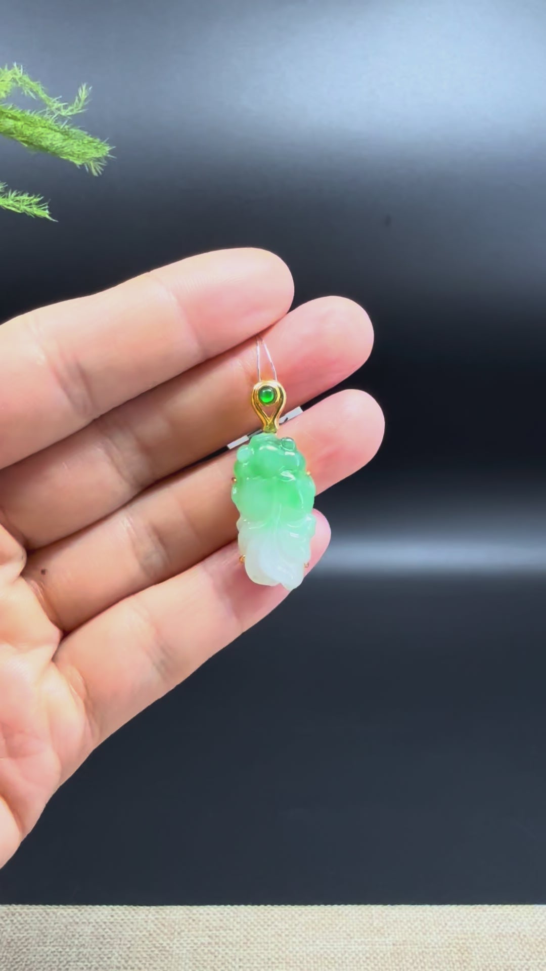 Load and play video in Gallery viewer, RealJade® Co. 18K Yellow Gold Genuine White Green(BDQ) Jadeite Jade Gold Fish Necklace
