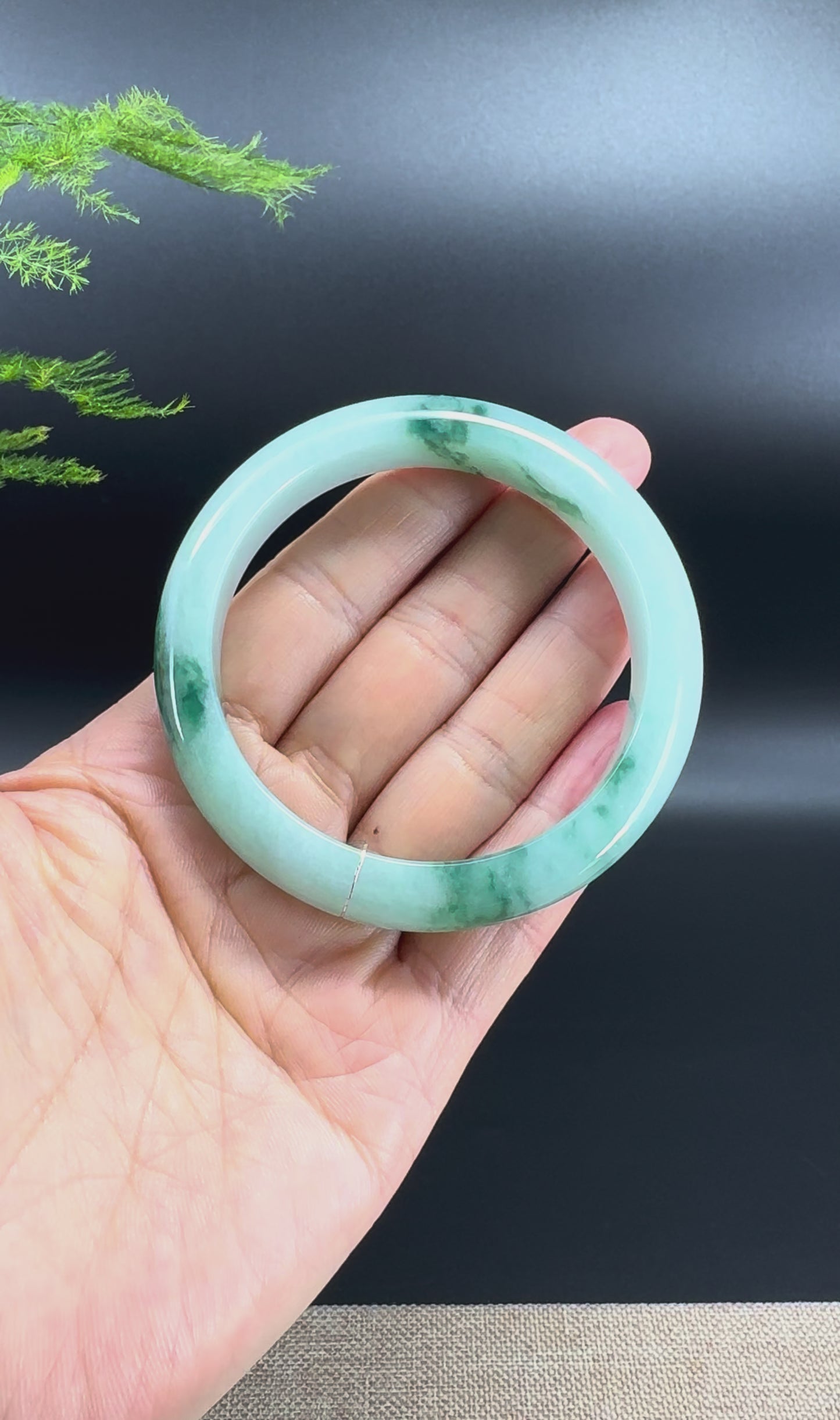 Load and play video in Gallery viewer, Genuine Burmese Green Flower Jade Jadeite Bangle Bracelet ( 57.1mm )
