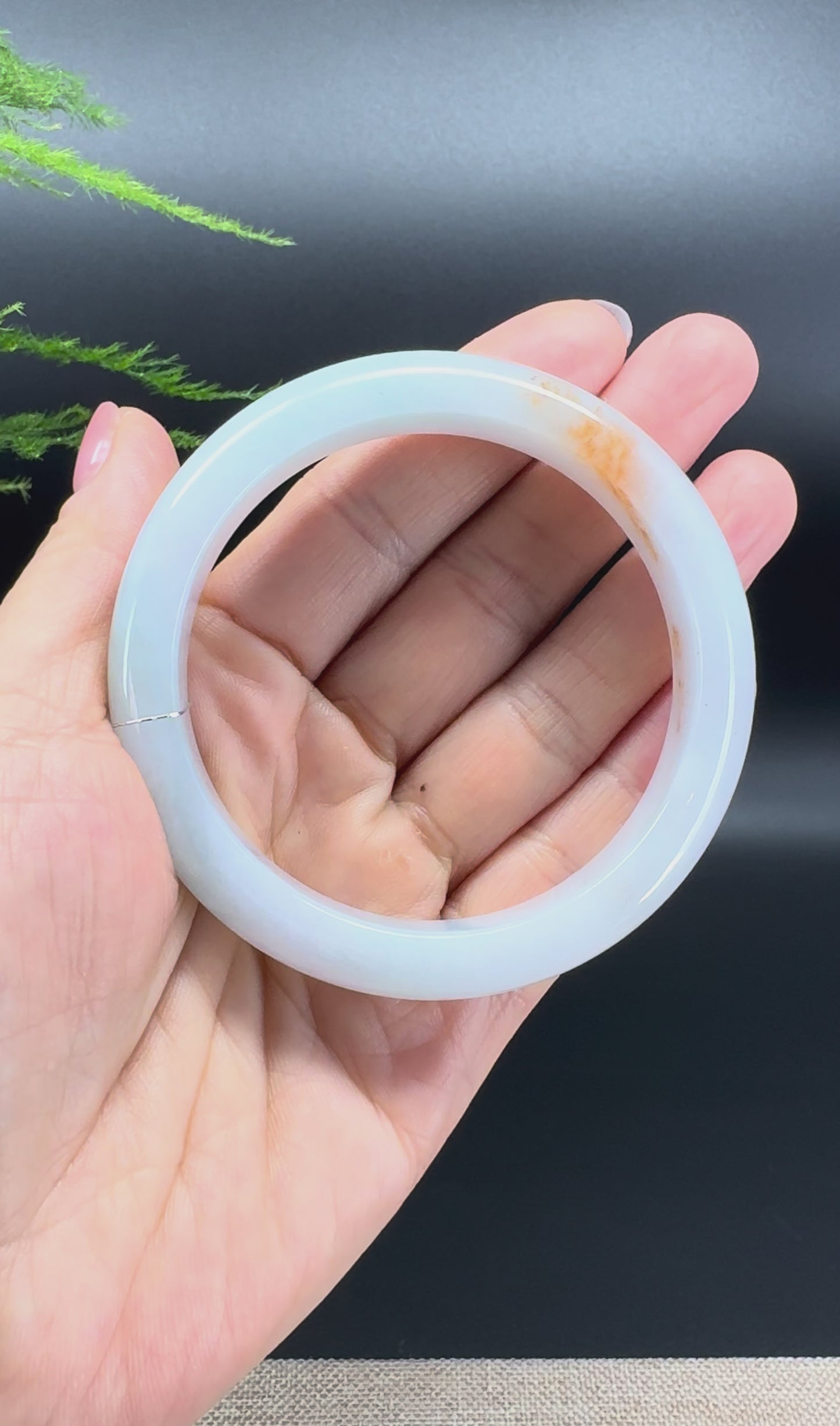 Load and play video in Gallery viewer, Genuine Burmese Green Jade Jadeite Bangle Bracelet ( 58.5mm )
