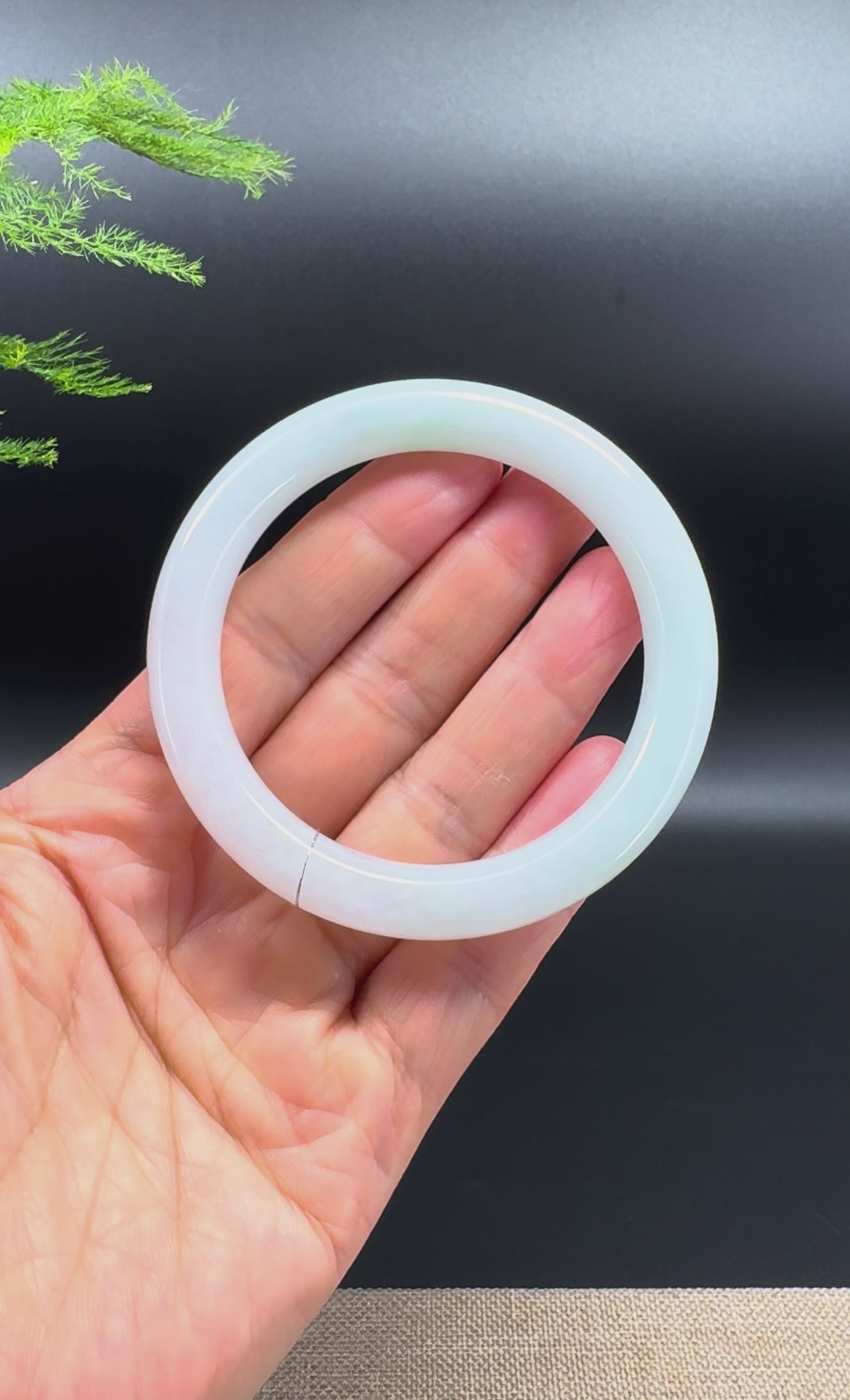 Load and play video in Gallery viewer, Genuine Burmese Green Jade Jadeite Bangle Bracelet ( 54.7mm )
