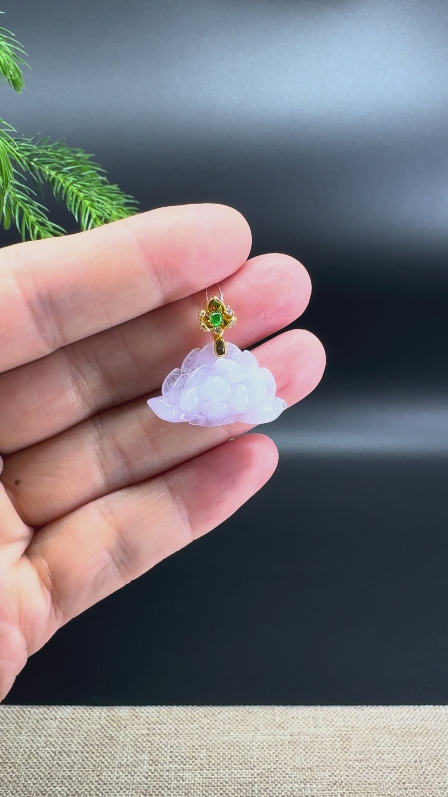 Natural 18K Yellow Gold Burmese Iight Lavender Jadeite Jade Lotus Flower Pendant Necklace