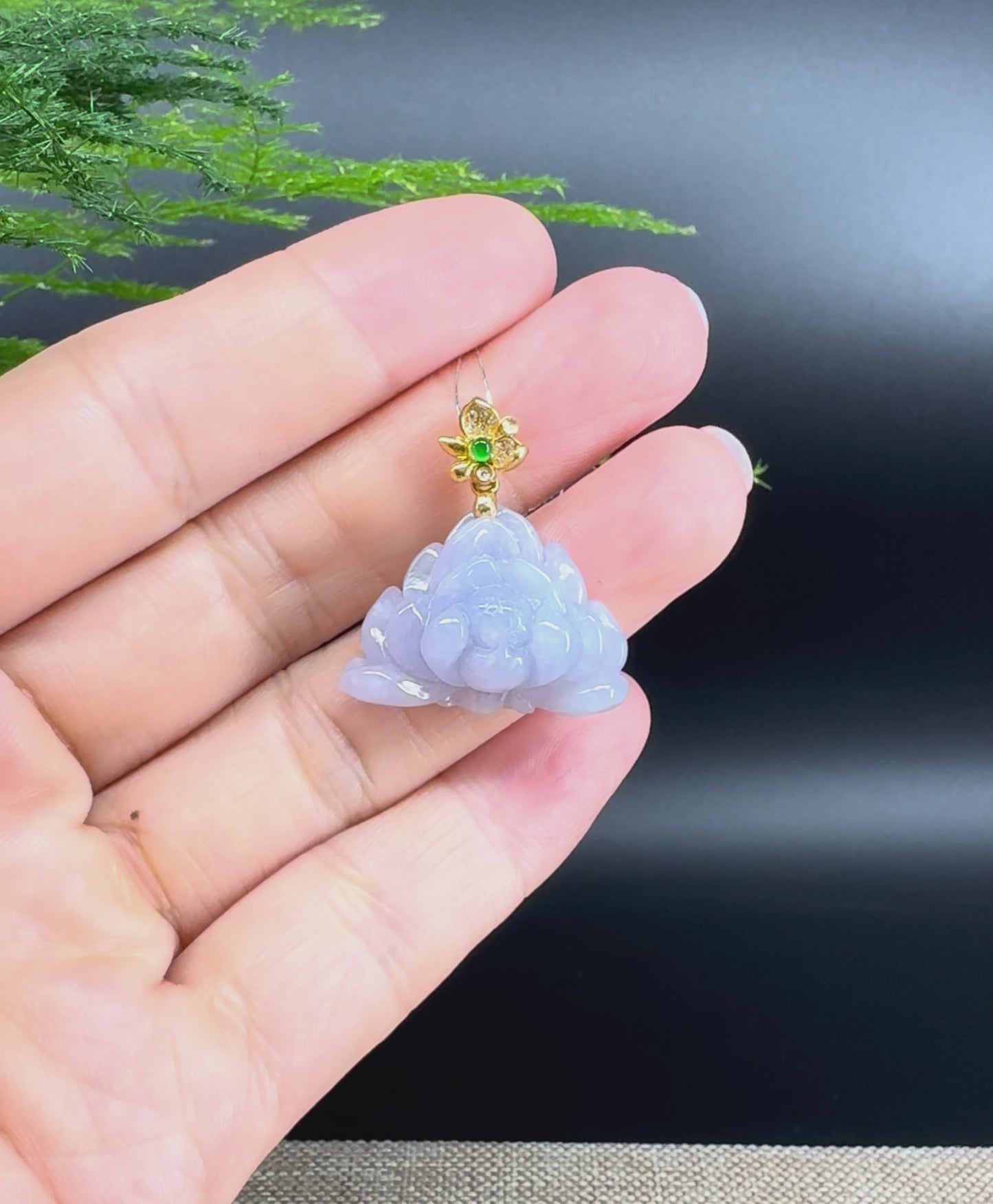 Load and play video in Gallery viewer, Natural 18K Yellow Gold Burmese Iight Lavender Jadeite Jade Lotus Flower Pendant
