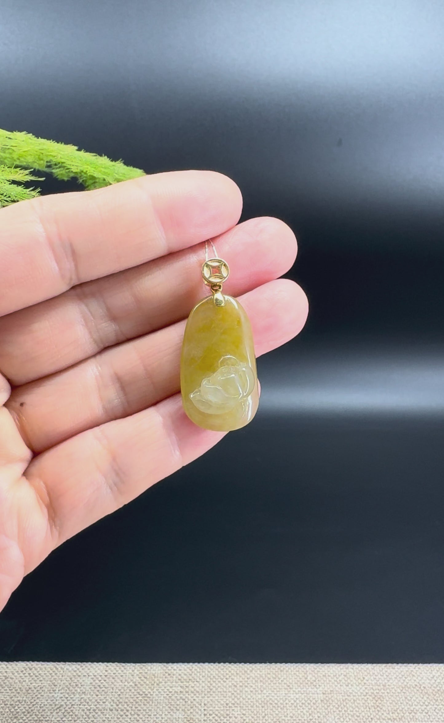 Load and play video in Gallery viewer, Natural 18K Yellow Gold Burmese Honey Yellow Jadeite Jade Lotus Flower Pendant
