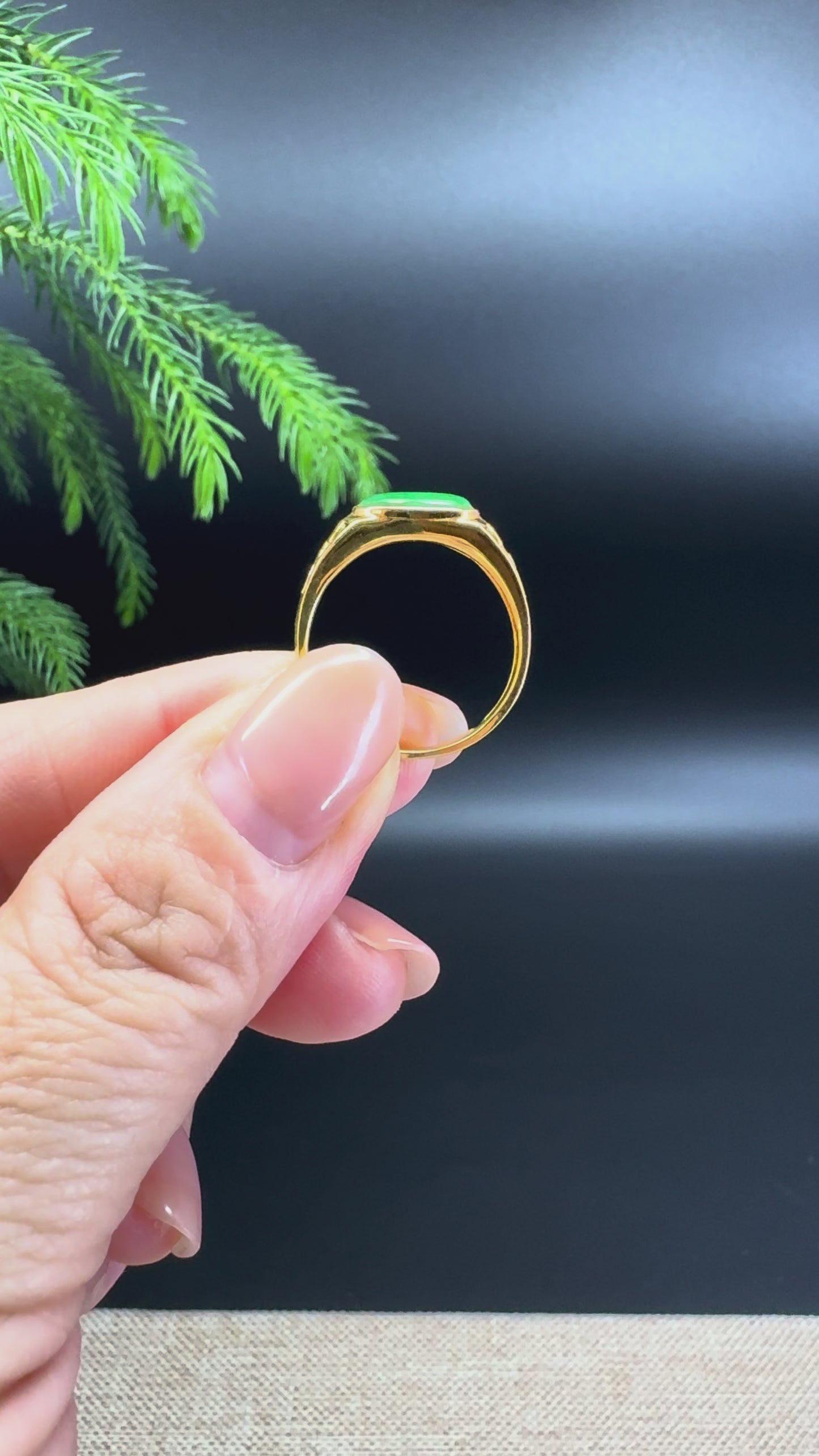 Load and play video in Gallery viewer, RealJade® 18K Yellow Gold Forest Green Jadeite Jade Freeform Ring

