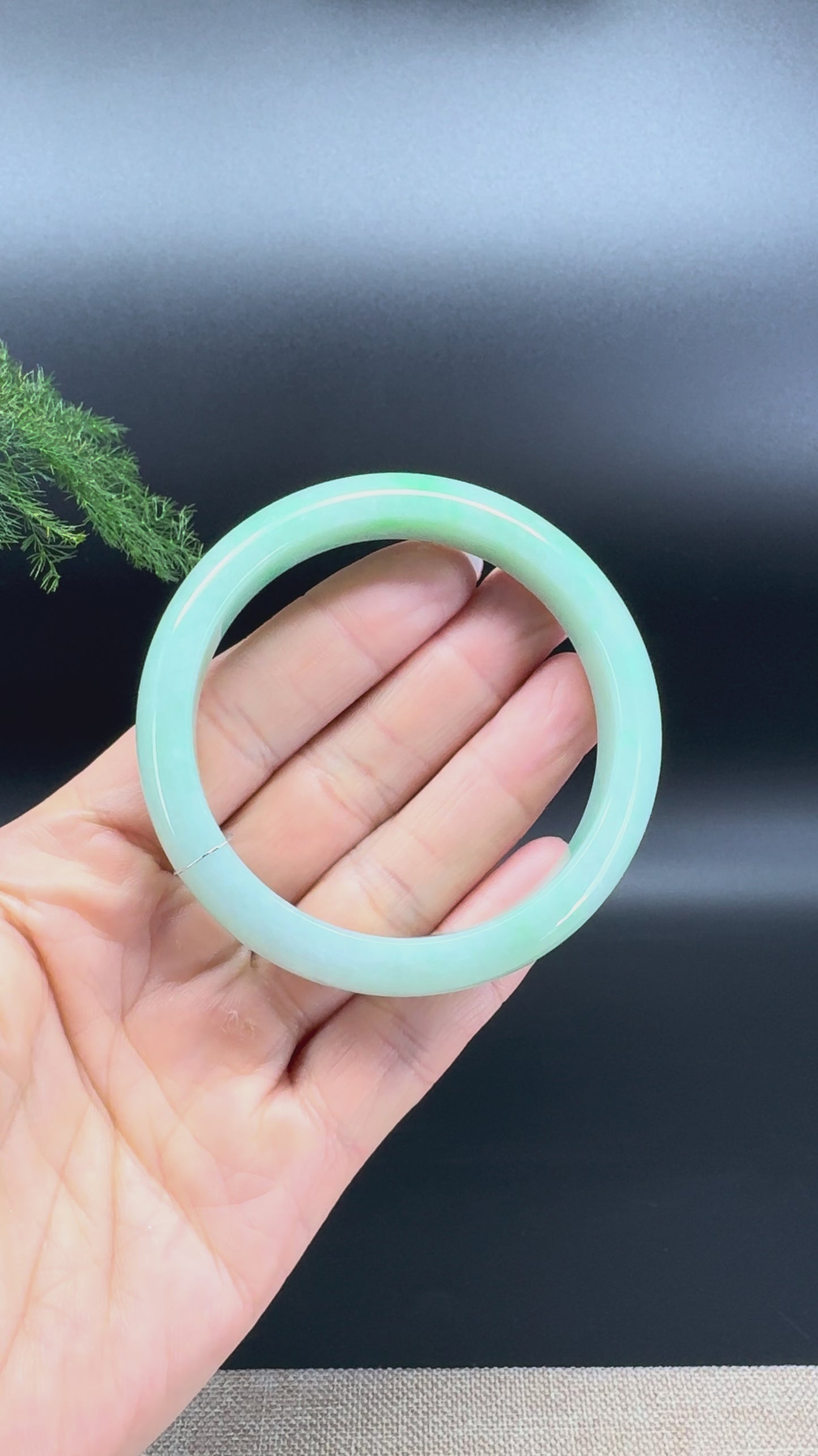 Load and play video in Gallery viewer, Genuine Burmese Apple Green Jade Jadeite Bangle Bracelet ( 55.9mm )
