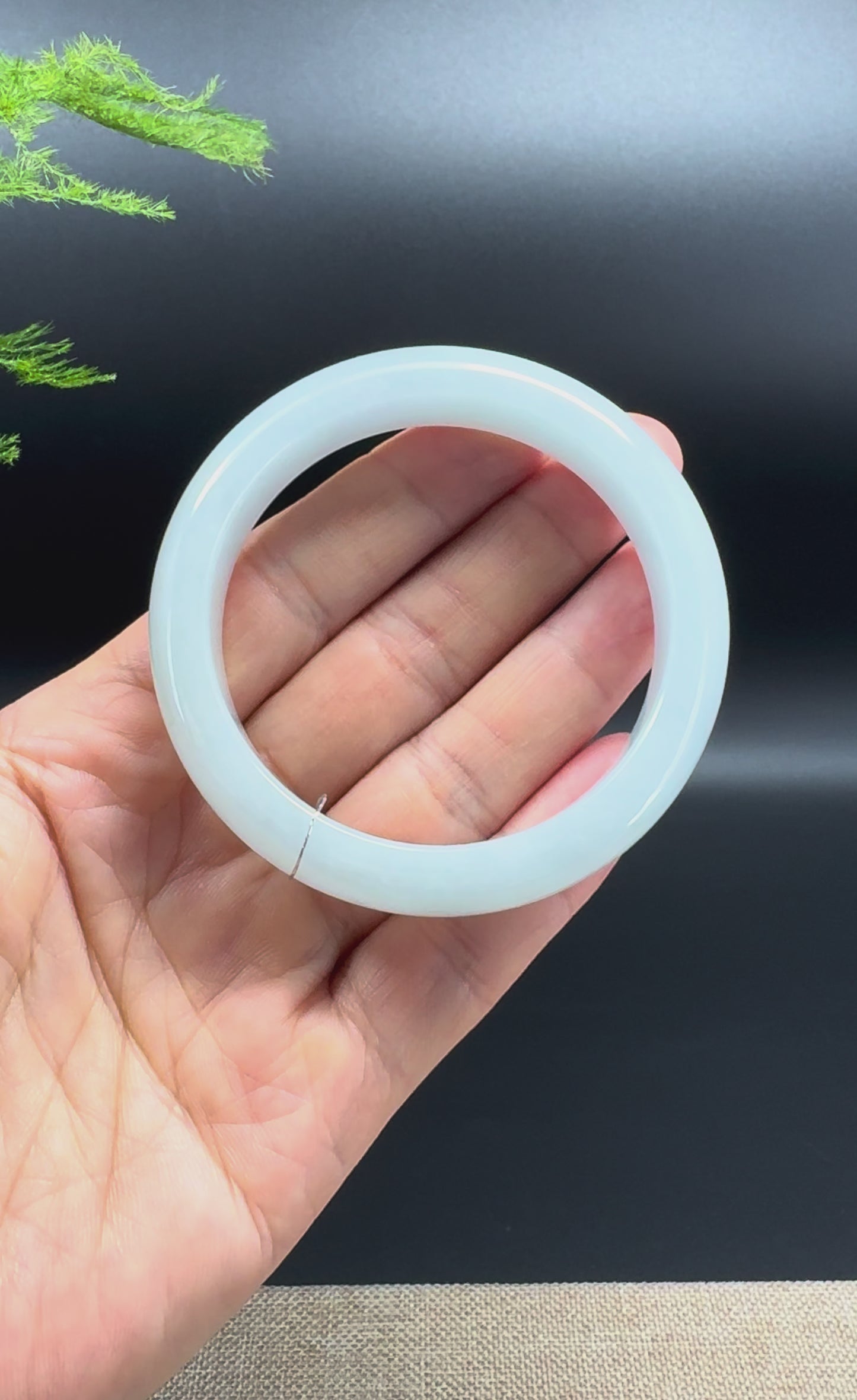 Load and play video in Gallery viewer, Genuine Burmese Green Jade Jadeite Bangle Bracelet ( 54mm )
