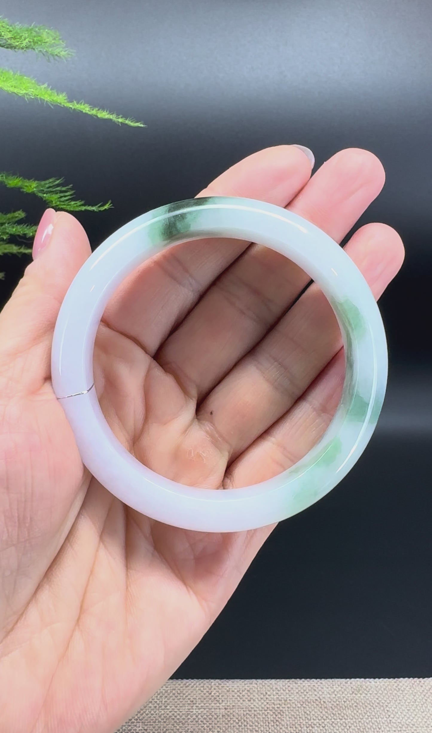Load and play video in Gallery viewer, Genuine Burmese Green Jade Jadeite Bangle Bracelet ( 56.6mm )
