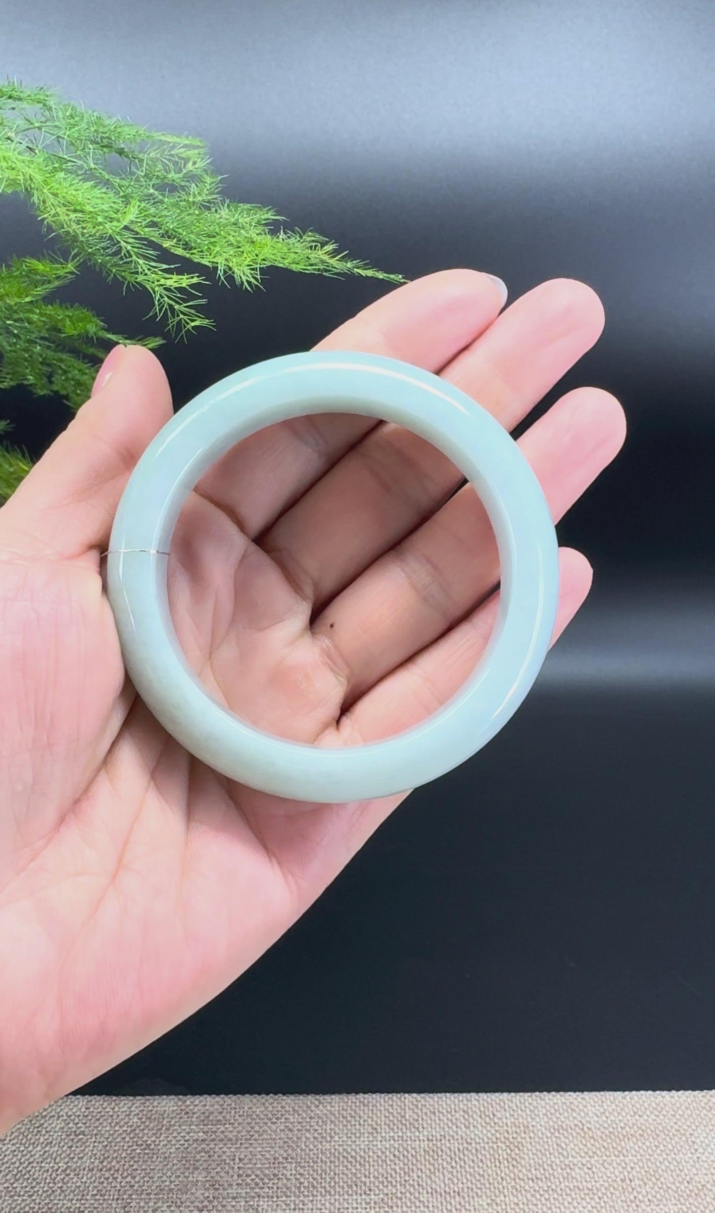 Load and play video in Gallery viewer, Genuine Burmese Green Jade Jadeite Bangle Bracelet ( 54.3mm )
