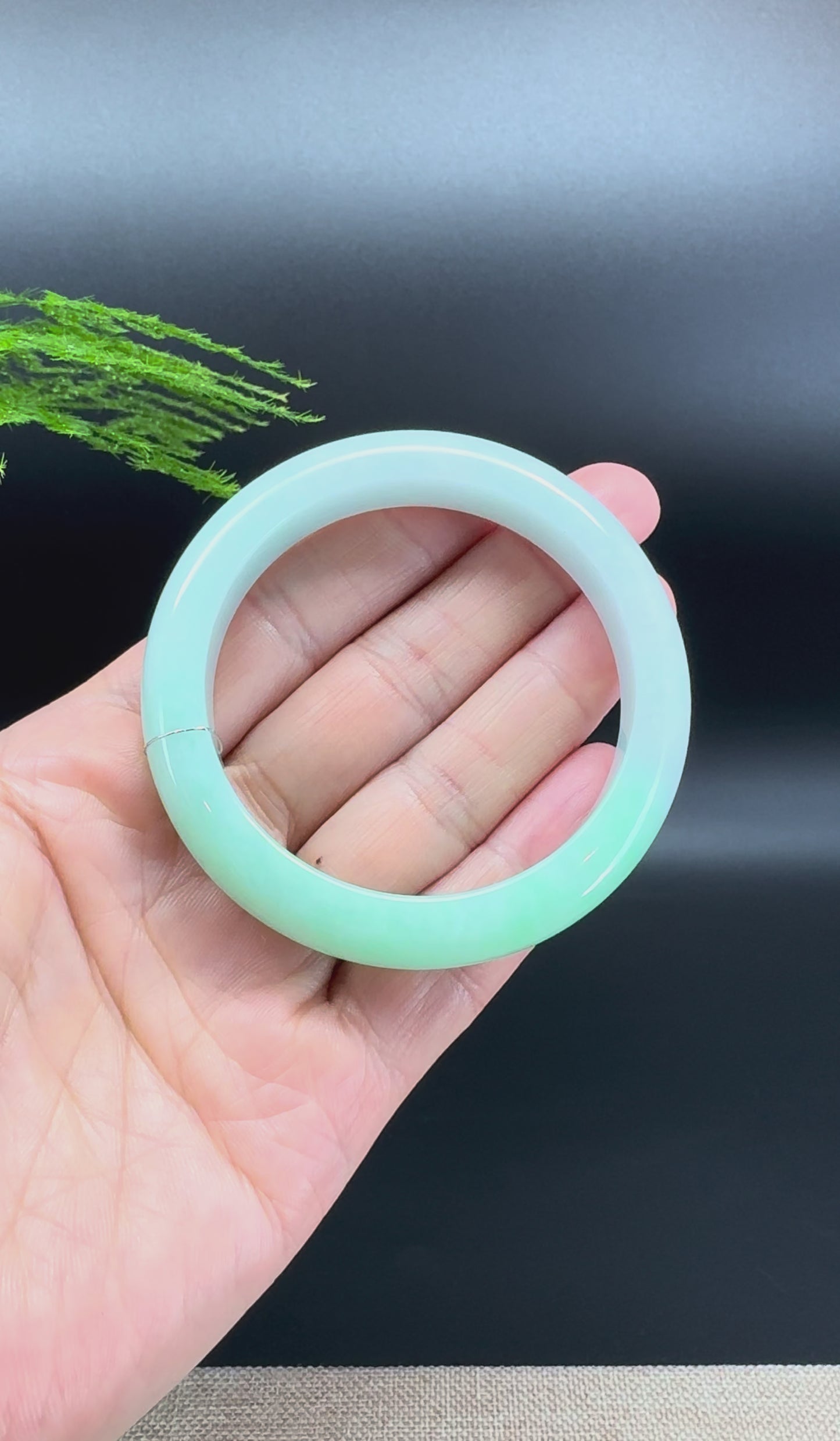 Load and play video in Gallery viewer, Genuine Burmese Green Jade Jadeite Bangle Bracelet ( 53mm )
