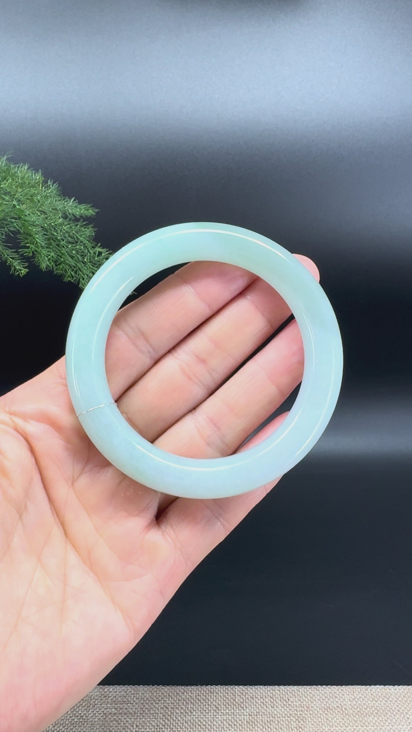 Load and play video in Gallery viewer, Genuine Burmese Green Jade Jadeite Bangle Bracelet ( 53.6mm )

