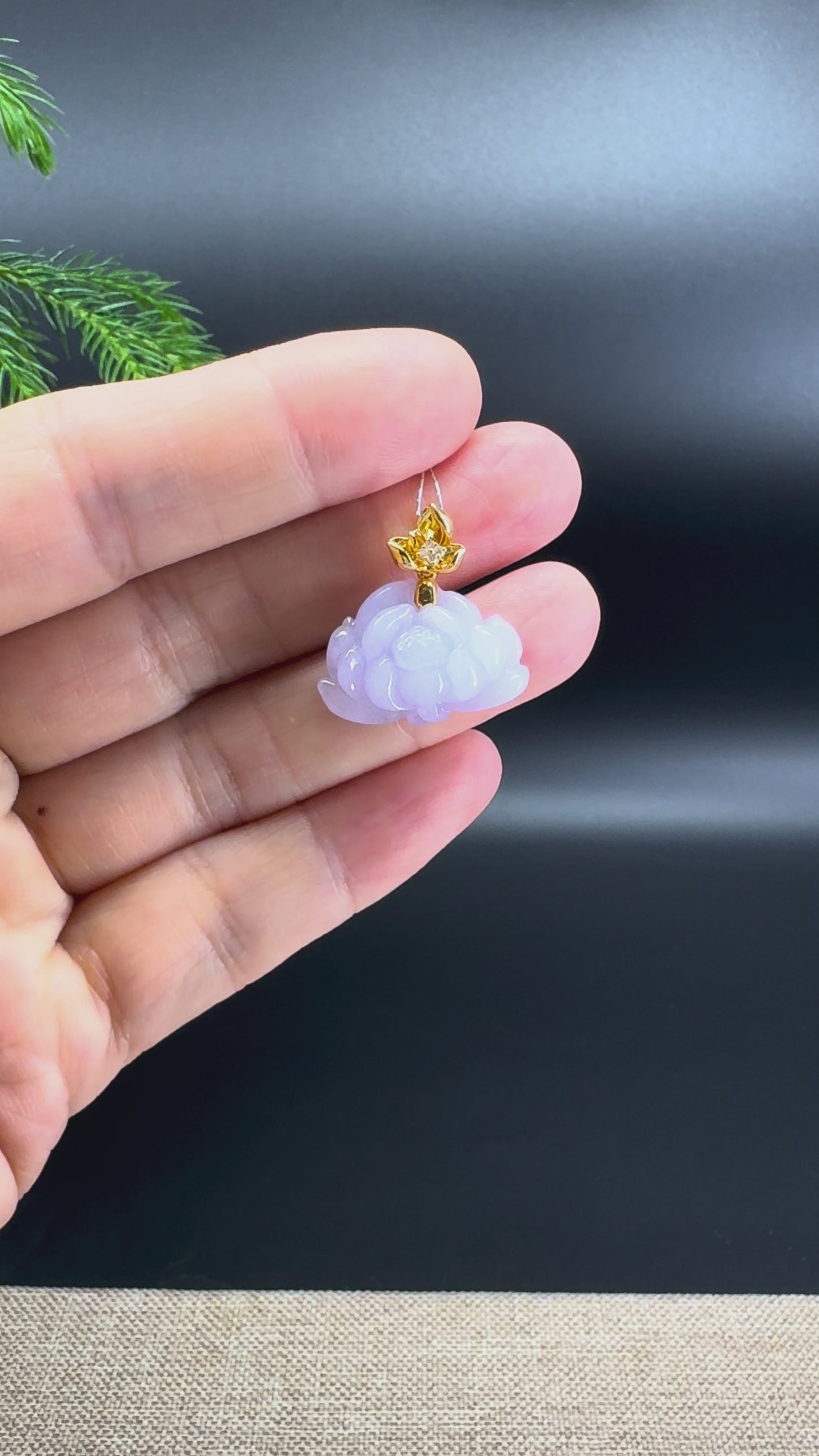 Natural 18K Yellow Gold Burmese Light Lavender Jadeite Jade Lotus Flower Pendant Necklace
