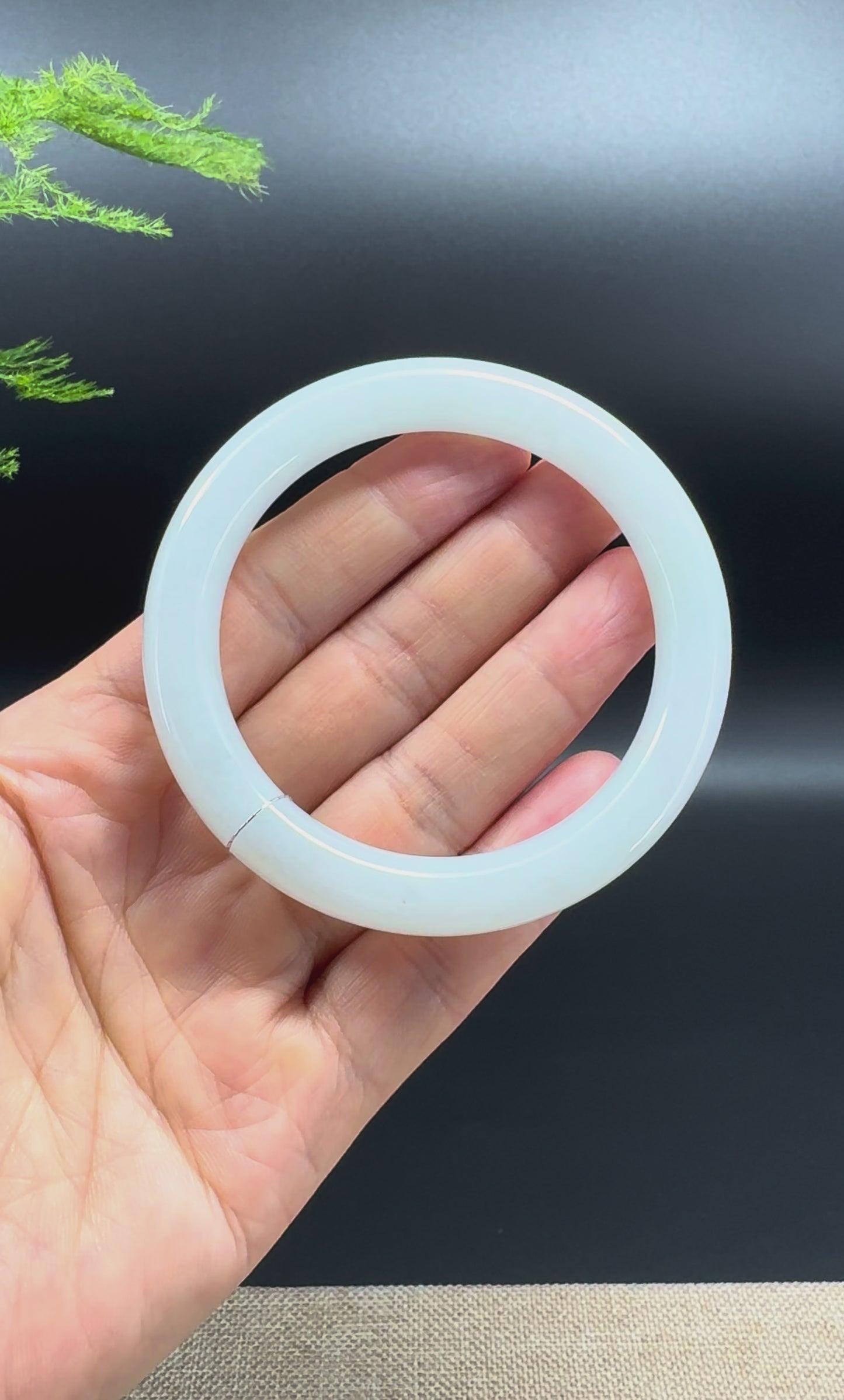 Load and play video in Gallery viewer, Genuine Burmese Icy Jade Jadeite Bangle Bracelet ( 54.8mm )
