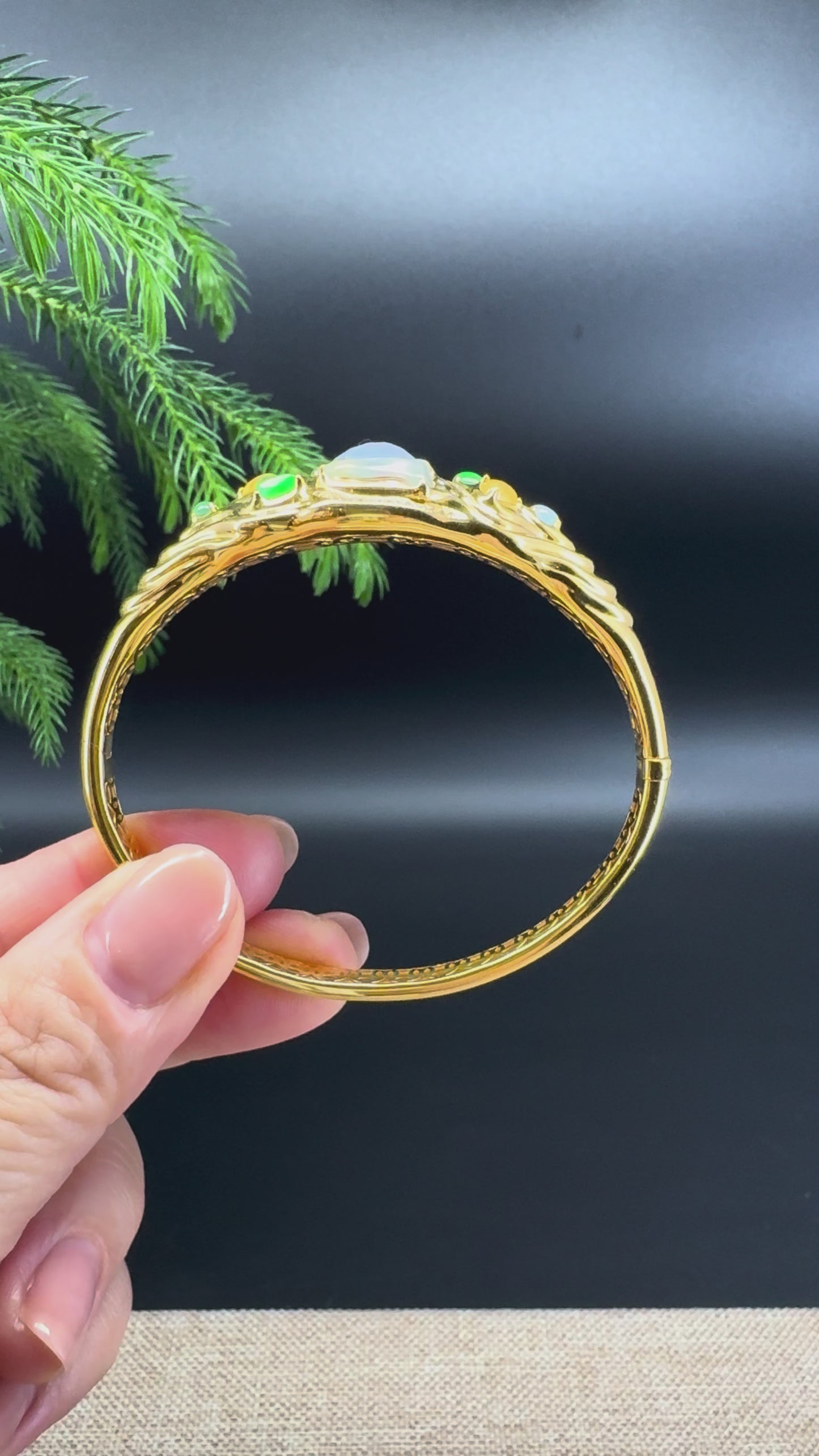 Load and play video in Gallery viewer, RealJade Luxury 18K Yellow Gold Genuine Multicolor Jadeite Jade Bracelet With Diamonds
