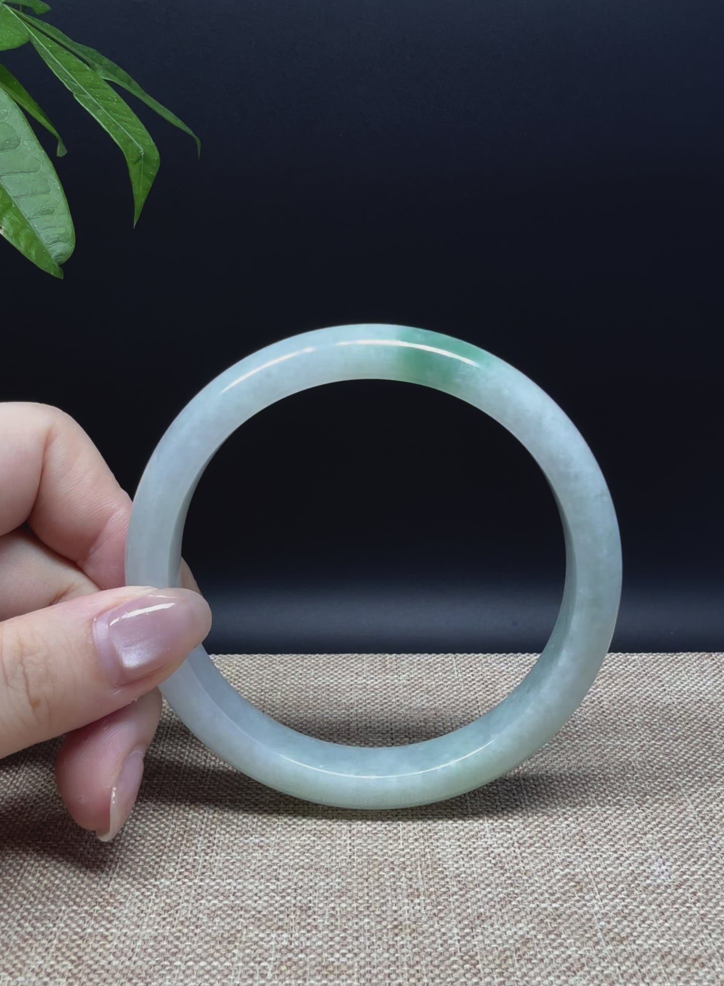 Load and play video in Gallery viewer, Genuine Burmese Green Jade Jadeite Bangle Bracelet ( 66.1mm )
