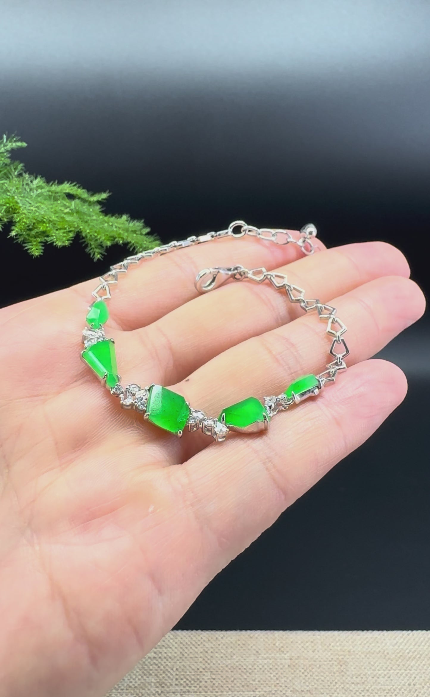 Load and play video in Gallery viewer, 18K White Gold Imperial Green Jadeite Jade Bracelet With Diamonds
