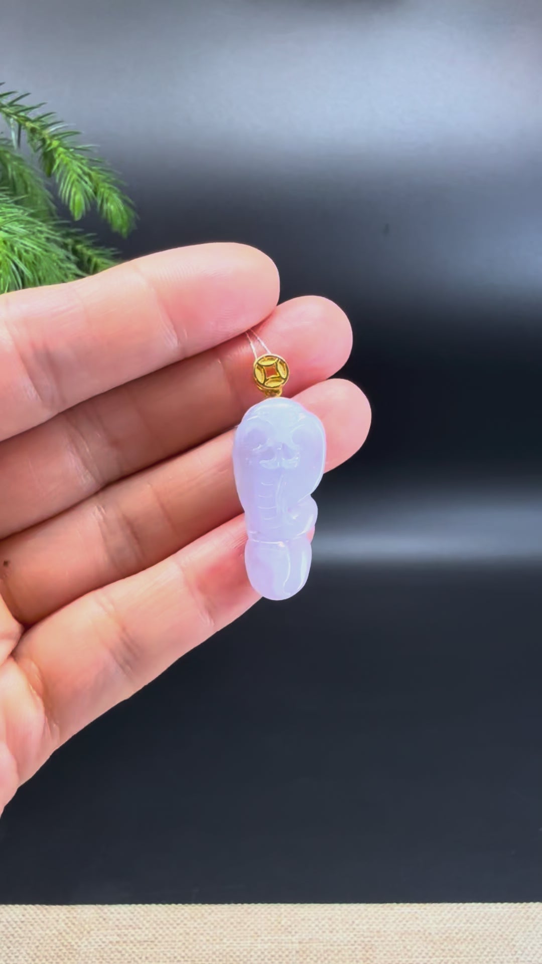 Load and play video in Gallery viewer, Genuine Light Lavender Jadeite Jade Cobra Necklace With 18K Yellow Gold Bail
