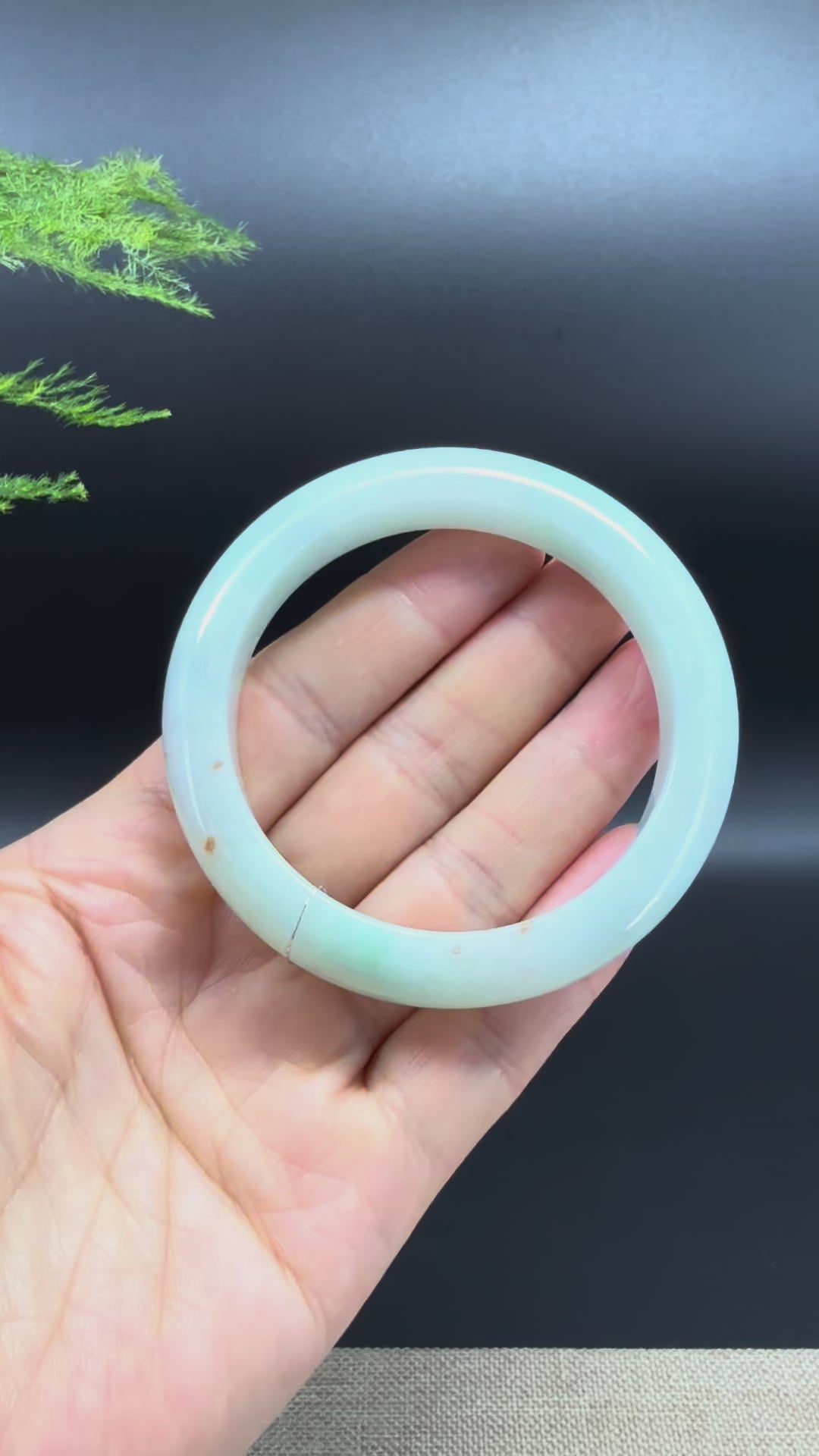 Load and play video in Gallery viewer, Genuine Burmese Green Jade Jadeite Bangle Bracelet ( 55.6mm )
