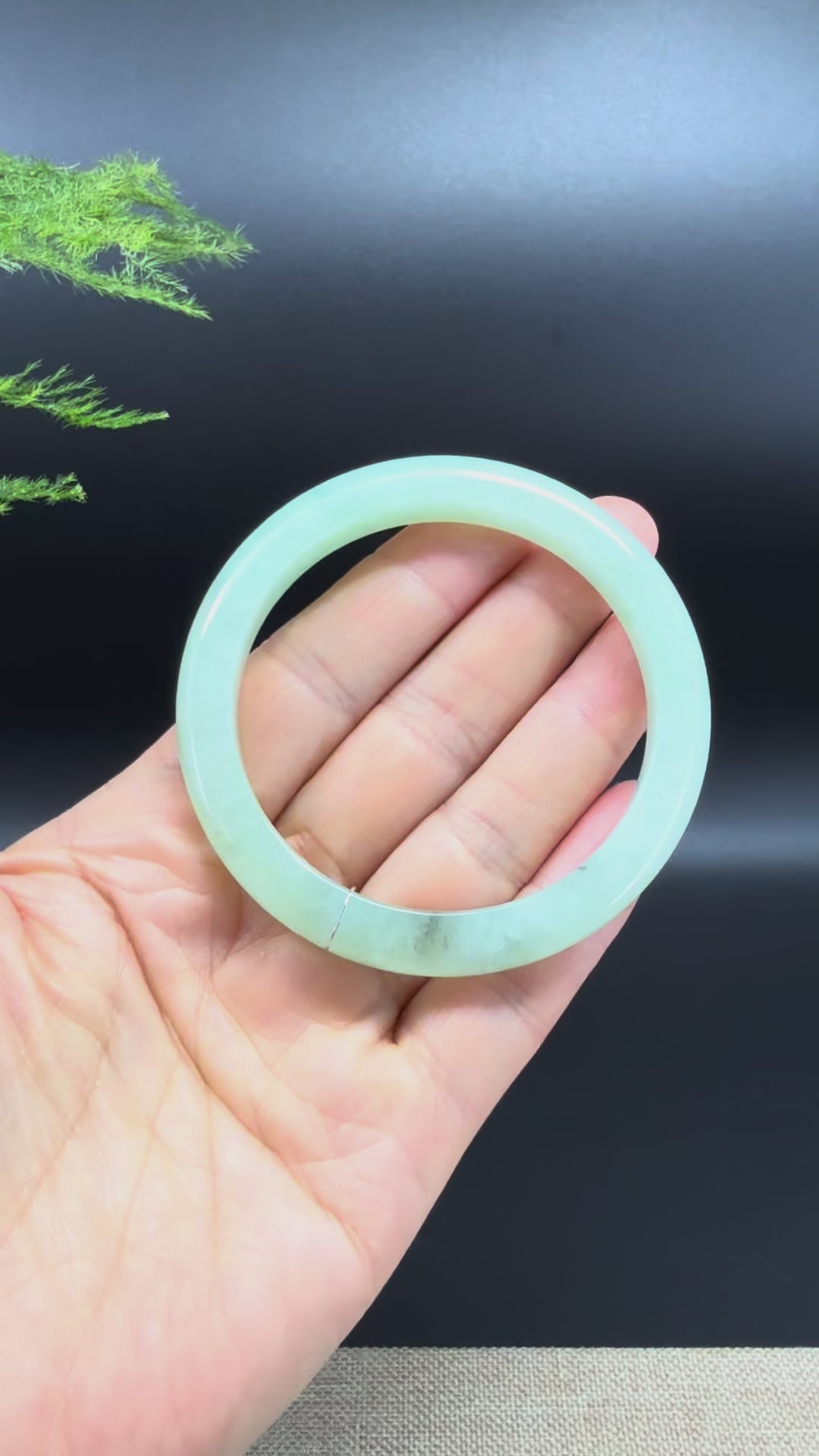 Load and play video in Gallery viewer, Genuine Burmese Green Jade Jadeite Bangle Bracelet (55.7mm)
