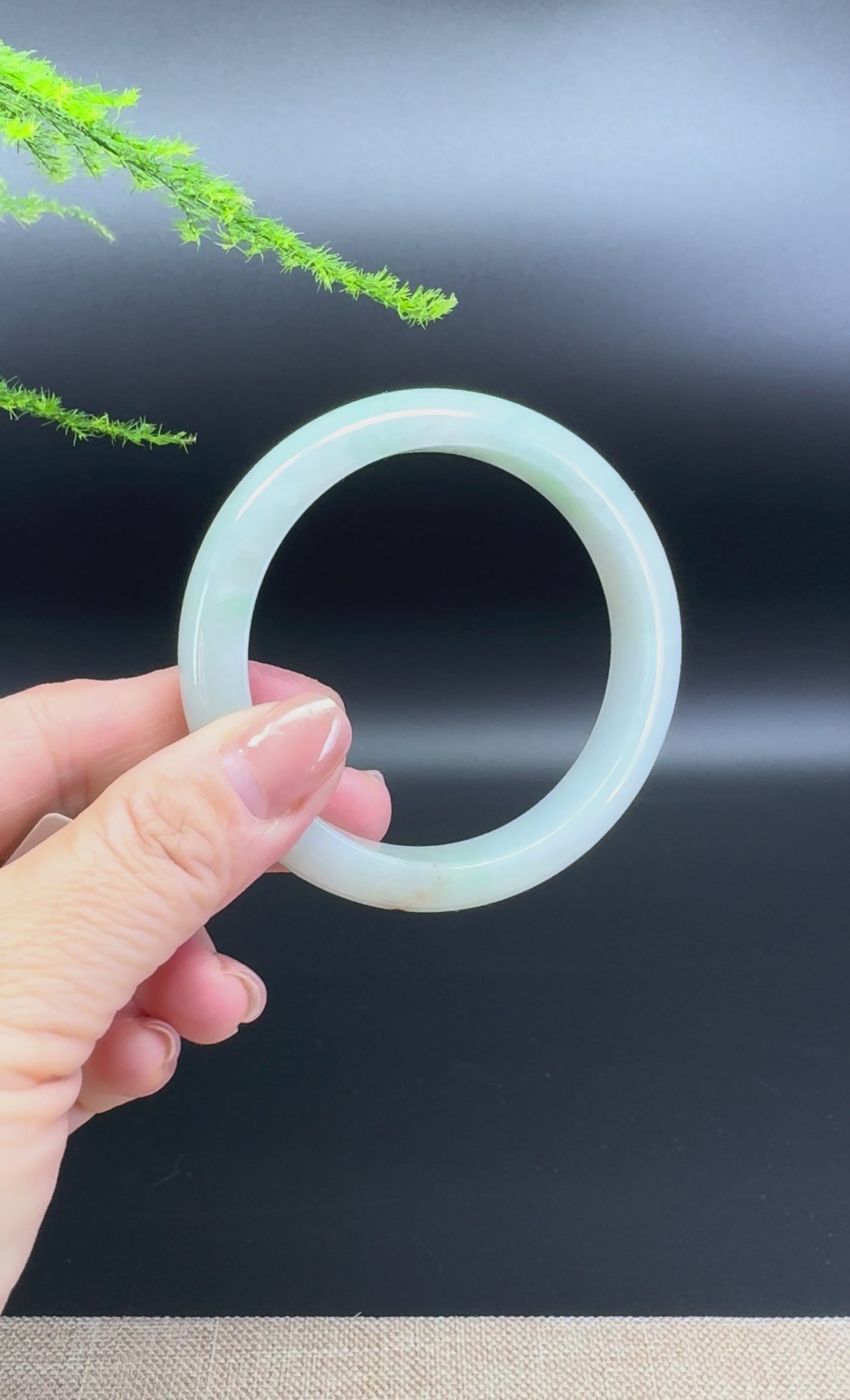 Load and play video in Gallery viewer, Genuine Burmese Green Jade Jadeite Bangle Bracelet ( 56.9mm )
