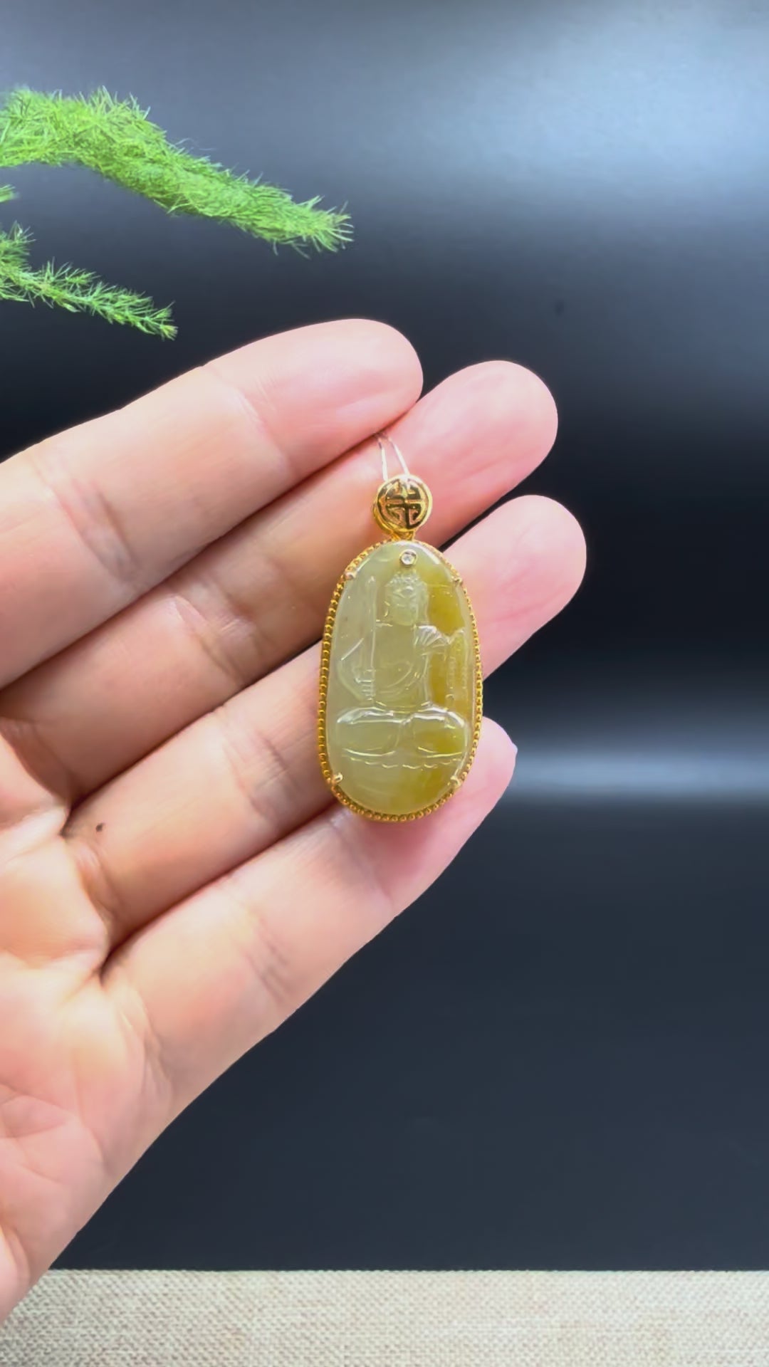 Load and play video in Gallery viewer, 18K Yellow Gold Burmese Yellow Jadeite Jade Buddha Pendant
