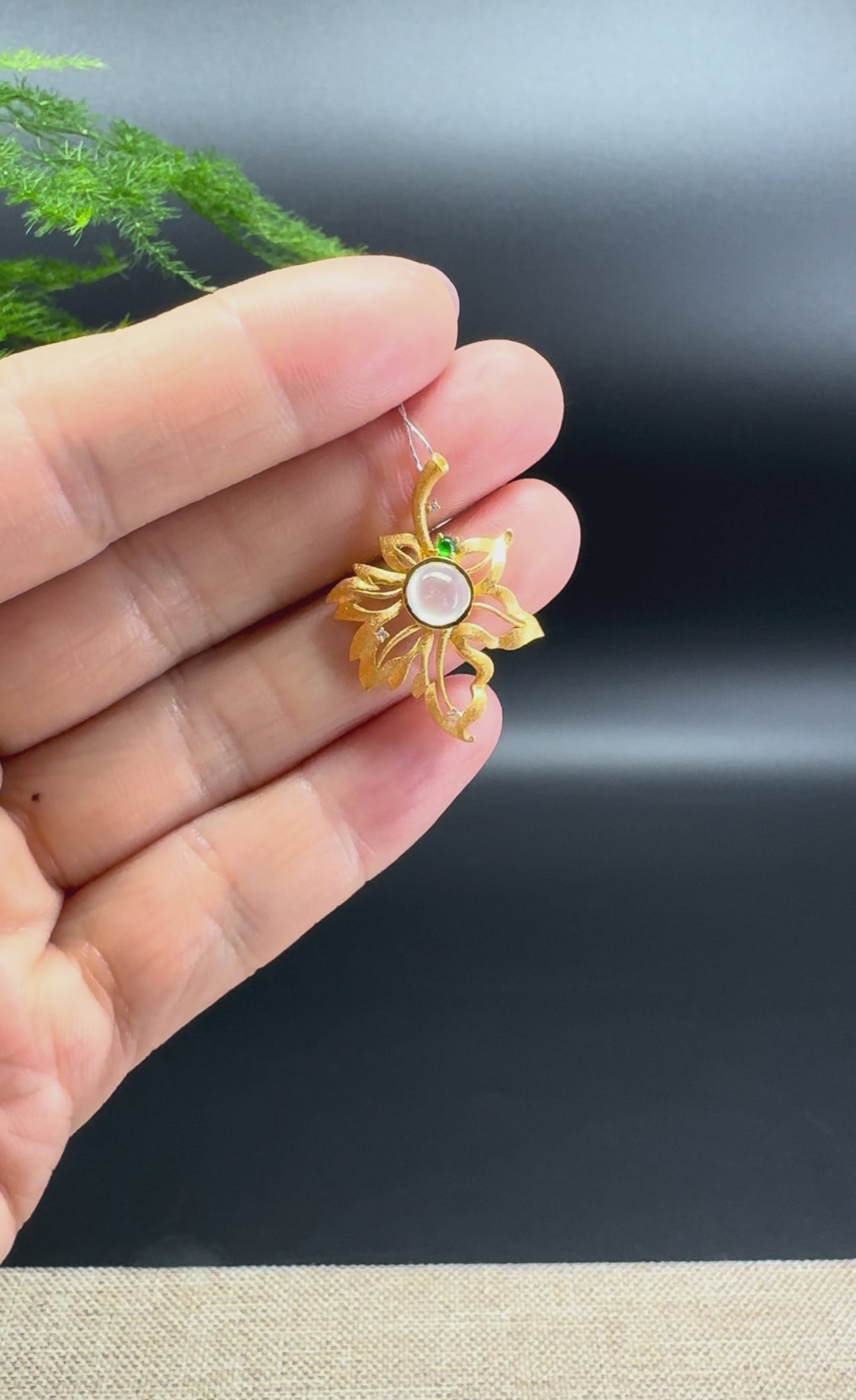 Load and play video in Gallery viewer, RealJade® &amp;quot;Maple Leaf&amp;quot; 18K Yellow Gold Icy Jadeite Jade Diamonds Pendant
