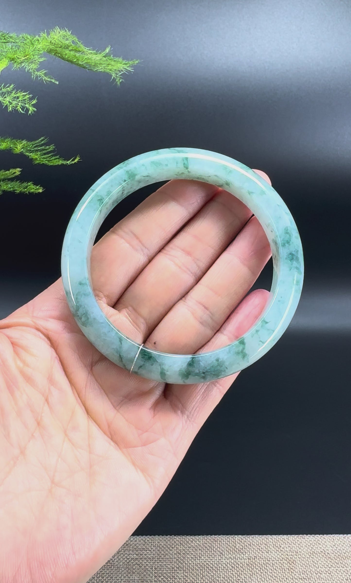 Load and play video in Gallery viewer, Genuine Burmese Green Flower Jade Jadeite Bangle Bracelet (61mm)
