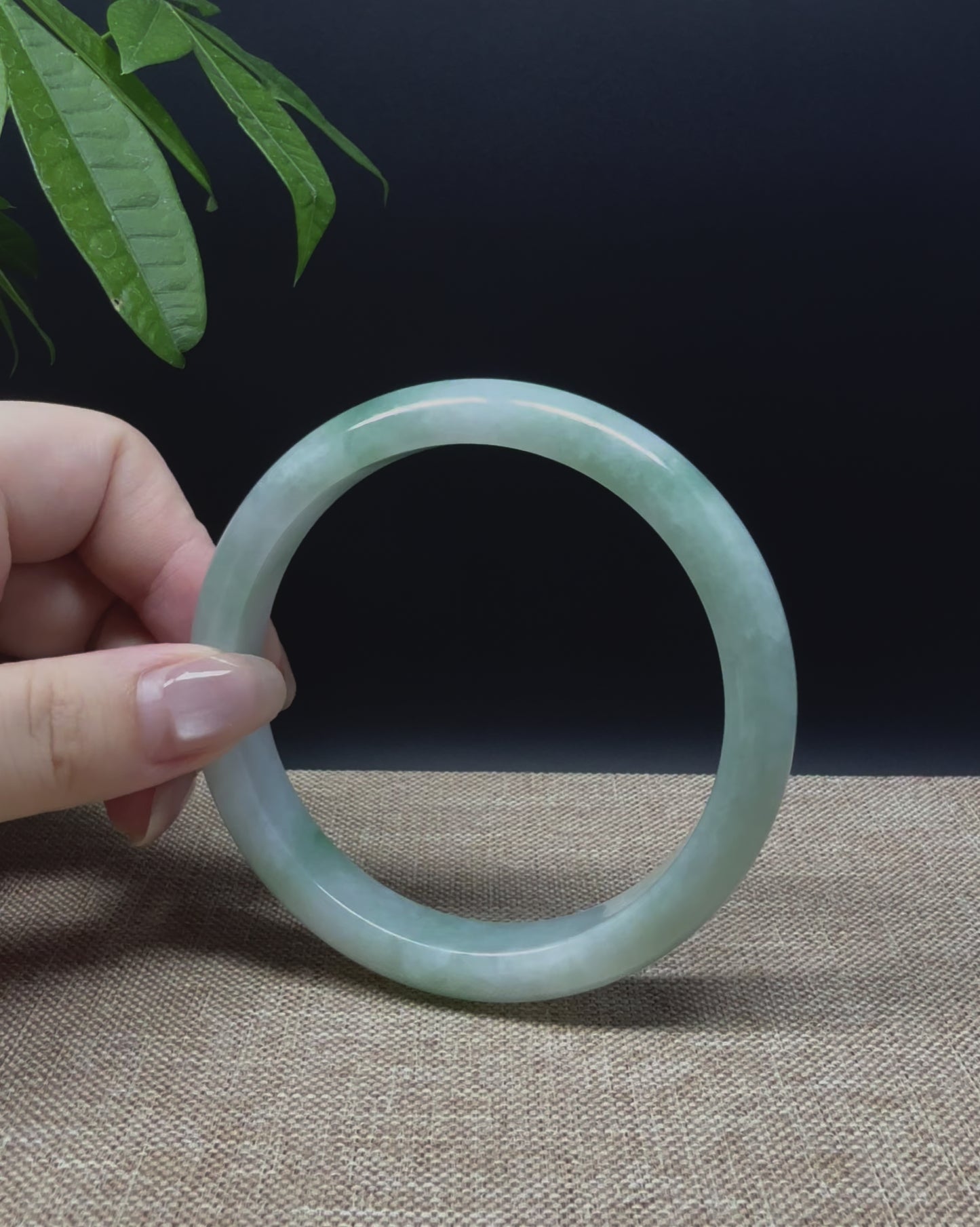 Load and play video in Gallery viewer, Genuine Burmese Green Jade Jadeite Bangle Bracelet ( 66.1mm )
