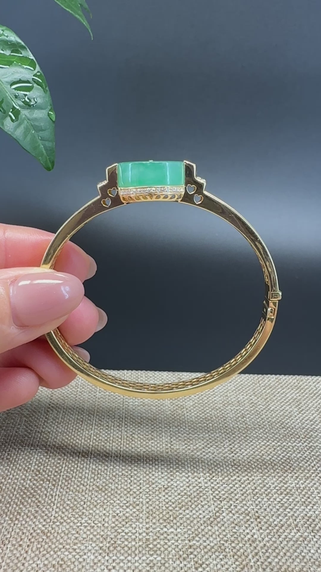Load and play video in Gallery viewer, RealJade Luxury 18K Yellow Gold Genuine Imperial Green Jadeite Jade Bangle with Diamonds
