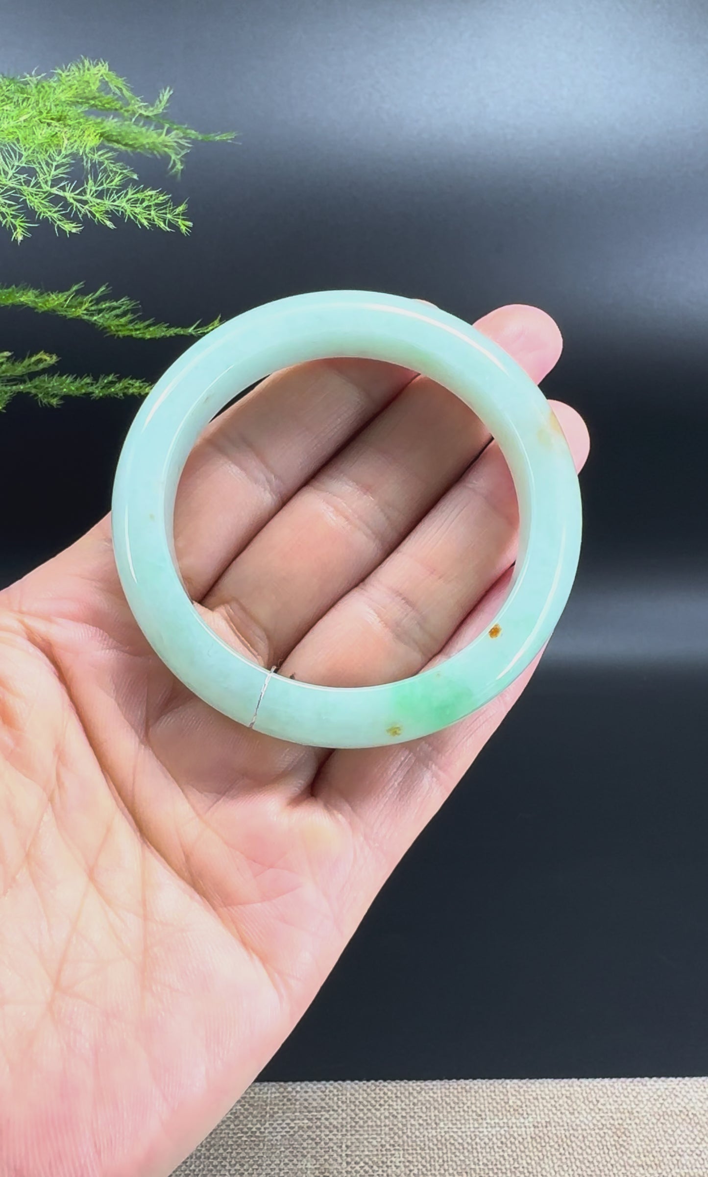 Load and play video in Gallery viewer, Genuine Burmese Green Jade Jadeite Bangle Bracelet (51.6mm)
